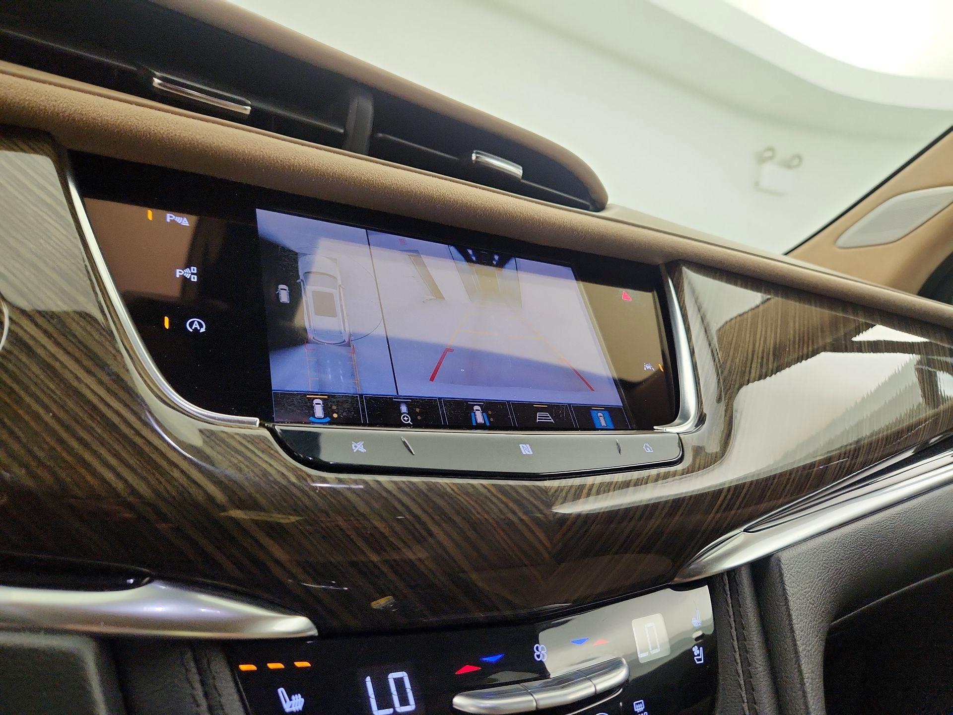 Thumbnail: 2021 Cadillac XT6 - 14