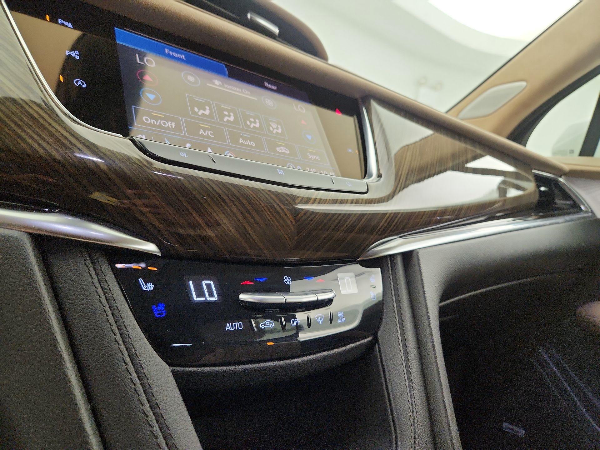 Thumbnail: 2021 Cadillac XT6 - 16