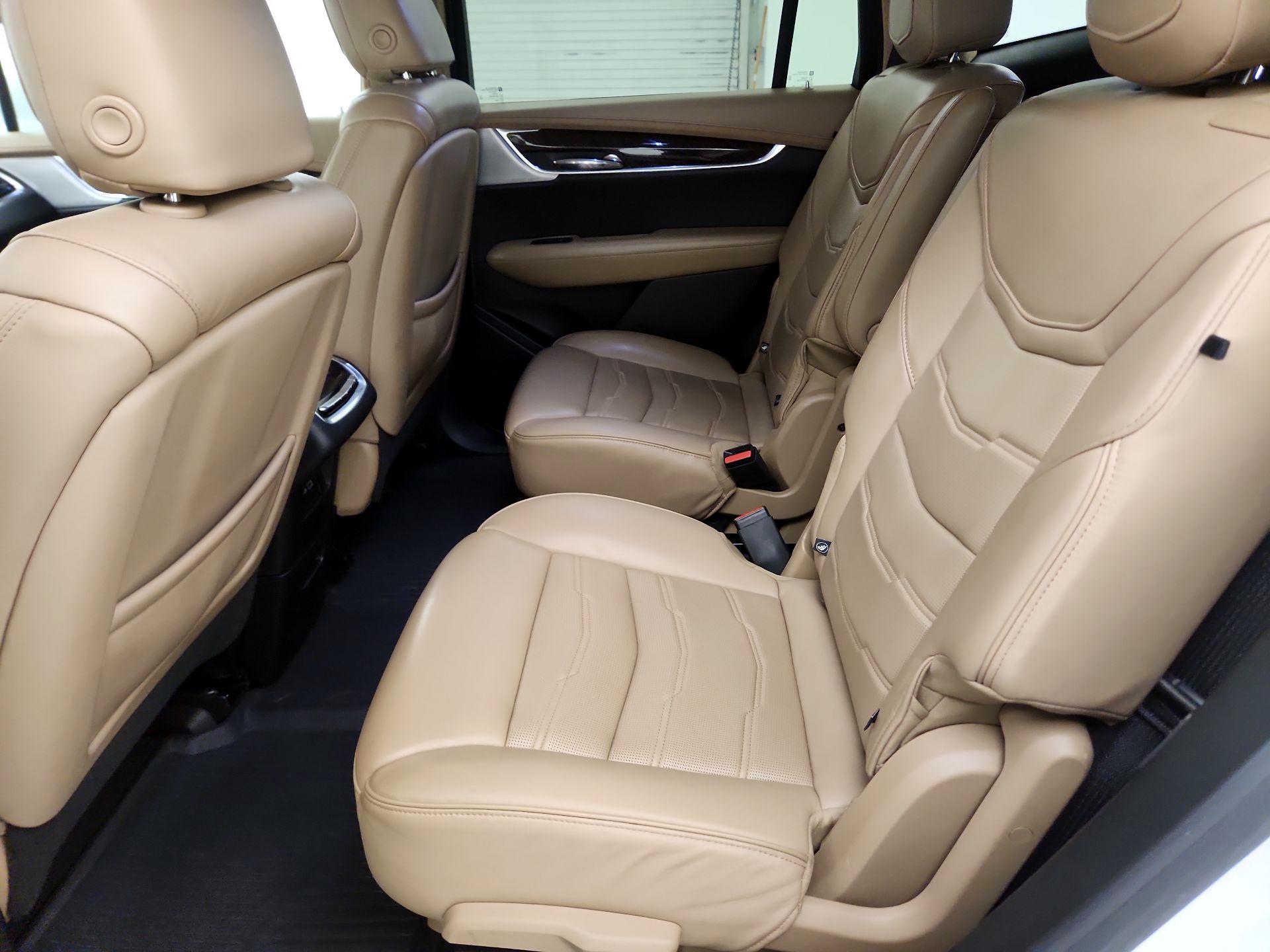 Thumbnail: 2021 Cadillac XT6 - 18