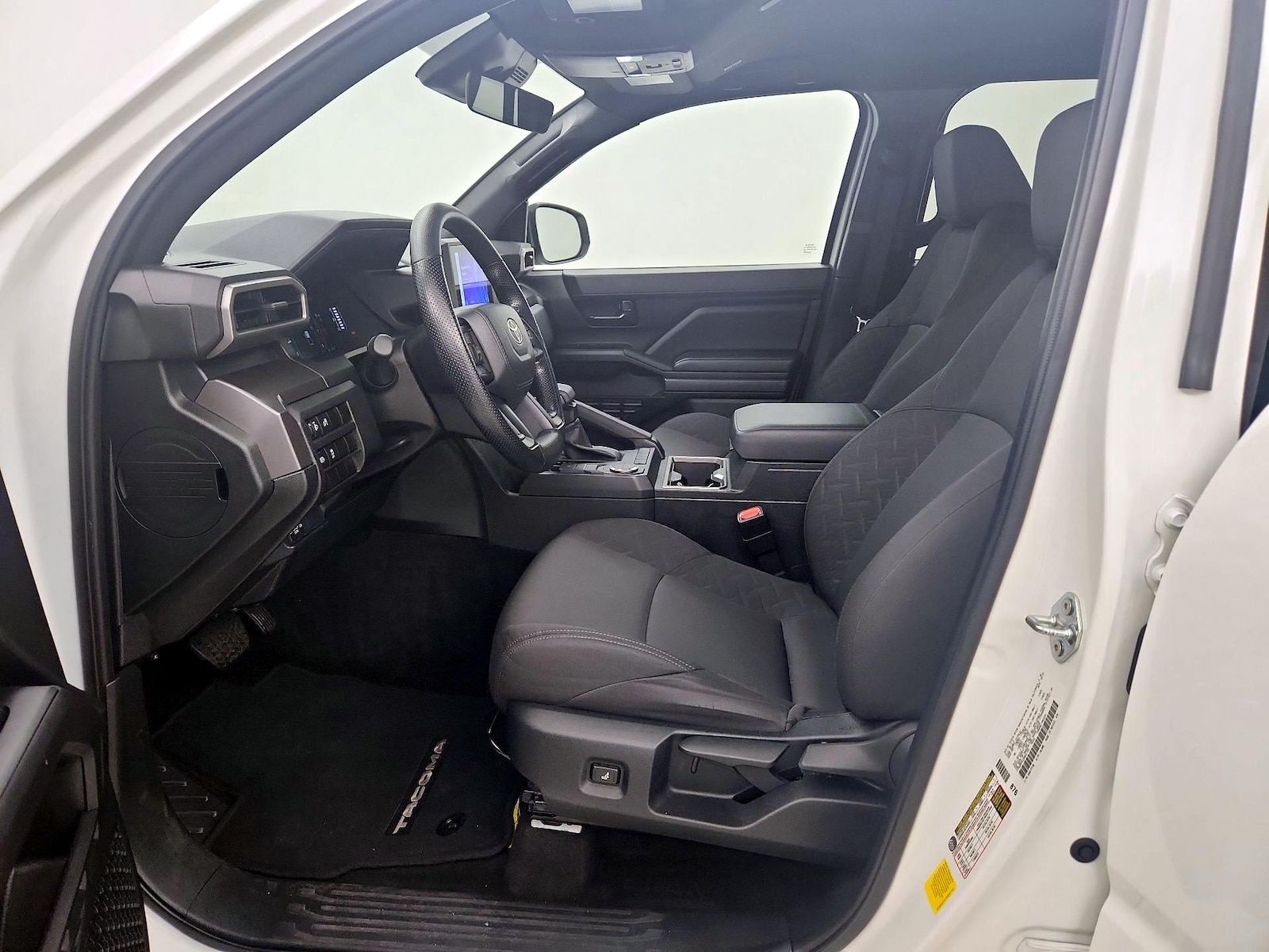 2025 Toyota Tacoma SR5 - Photo 12