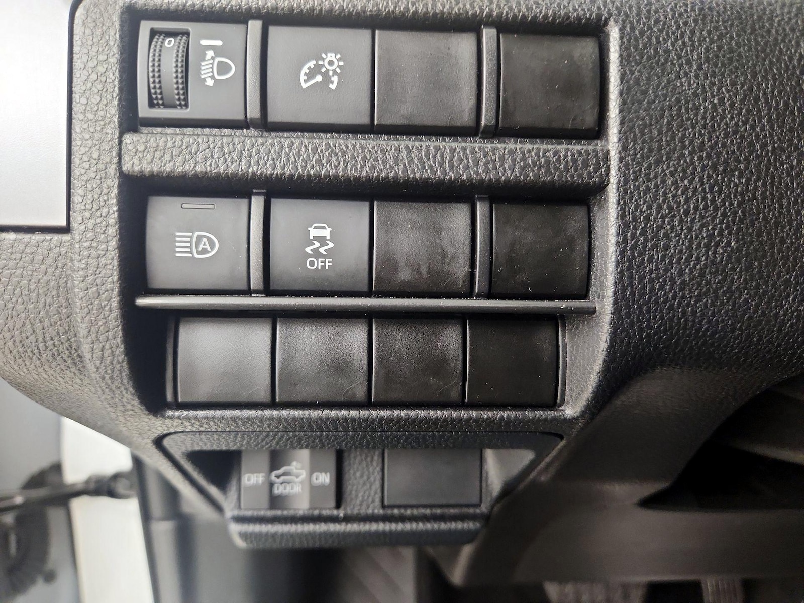 2025 Toyota Tacoma SR5 - Photo 14