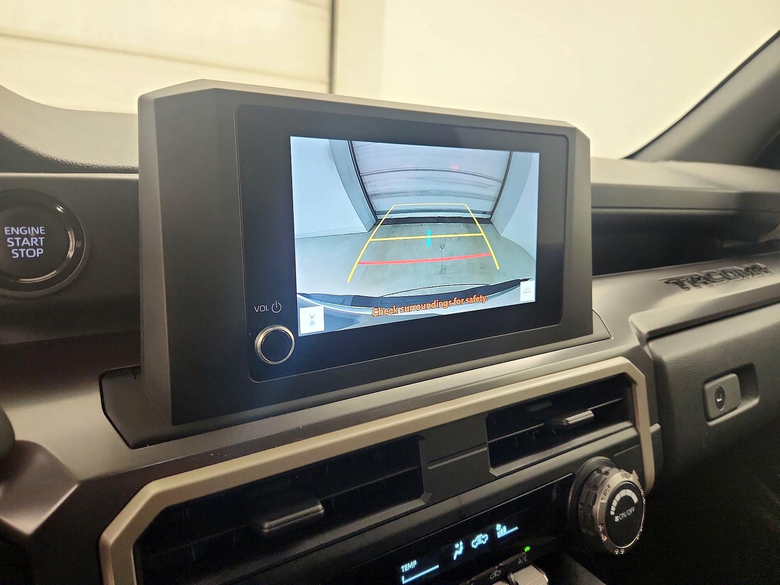 2025 Toyota Tacoma SR5 - Photo 15