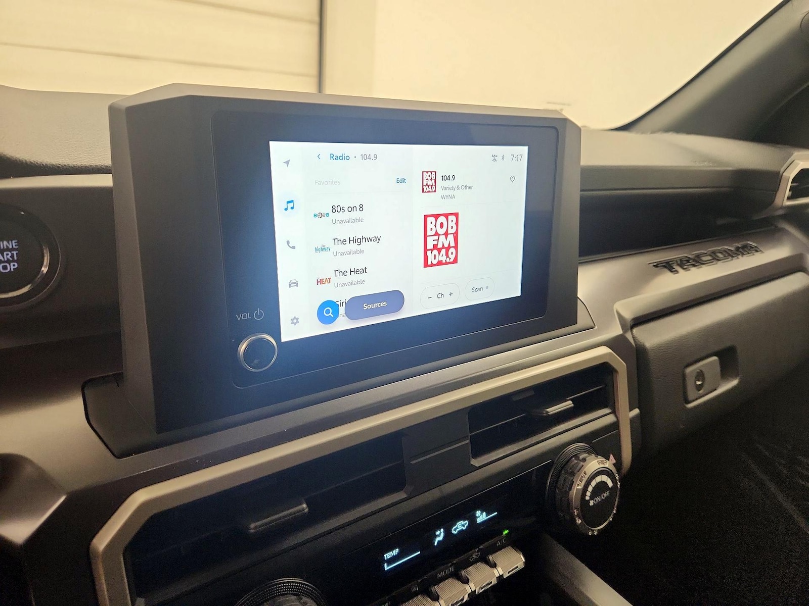 2025 Toyota Tacoma SR5 - Photo 16