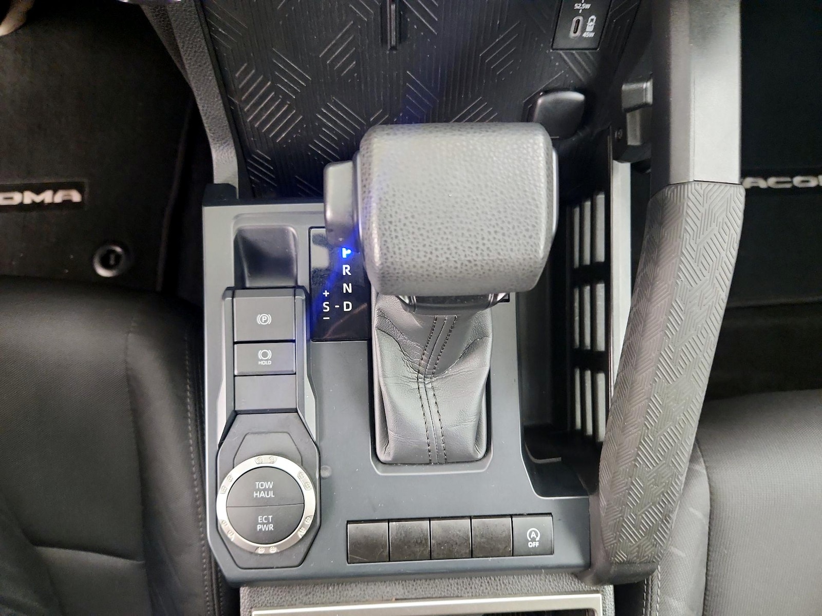 2025 Toyota Tacoma SR5 - Photo 18