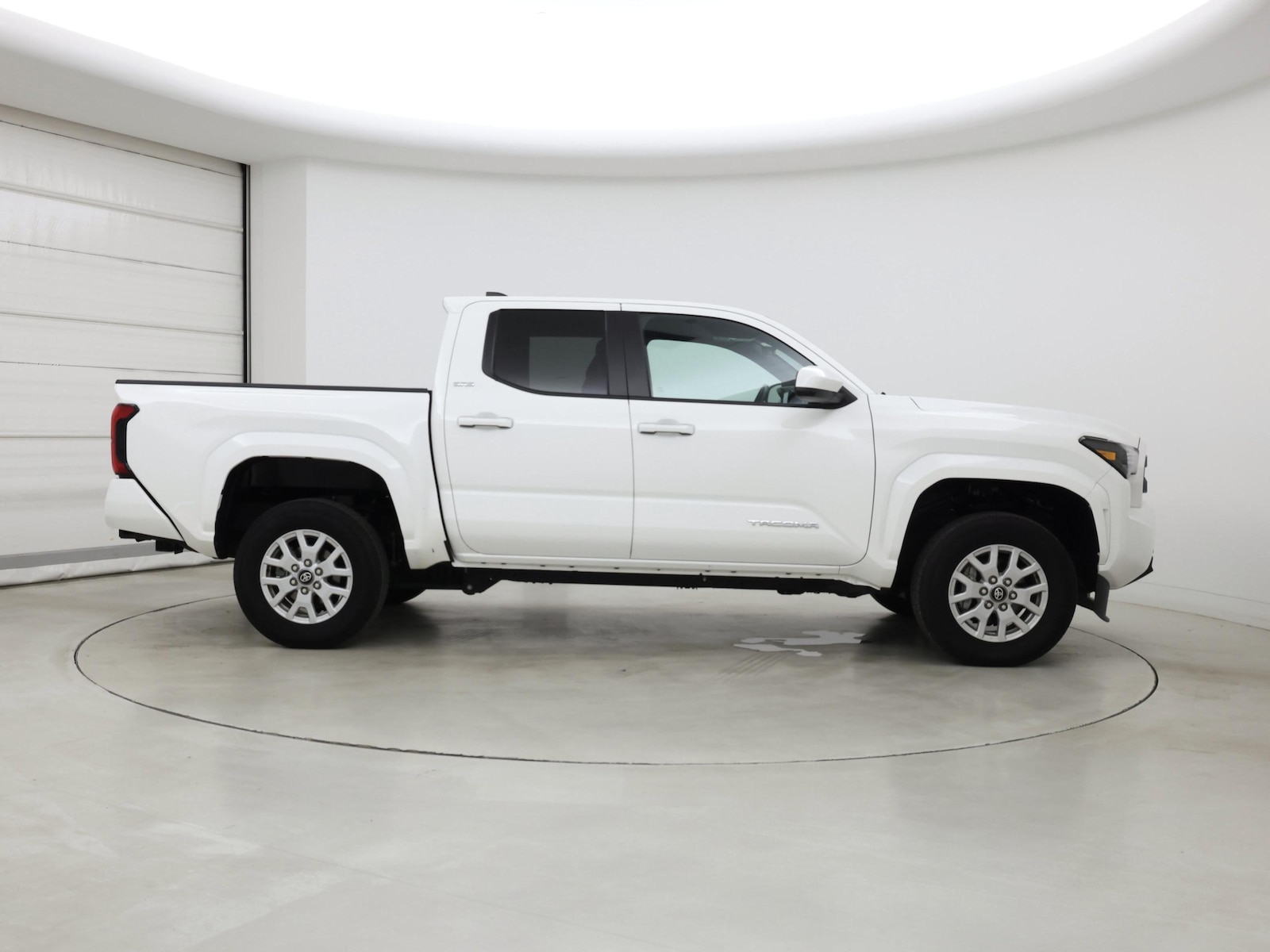 2025 Toyota Tacoma SR5 - Photo 8