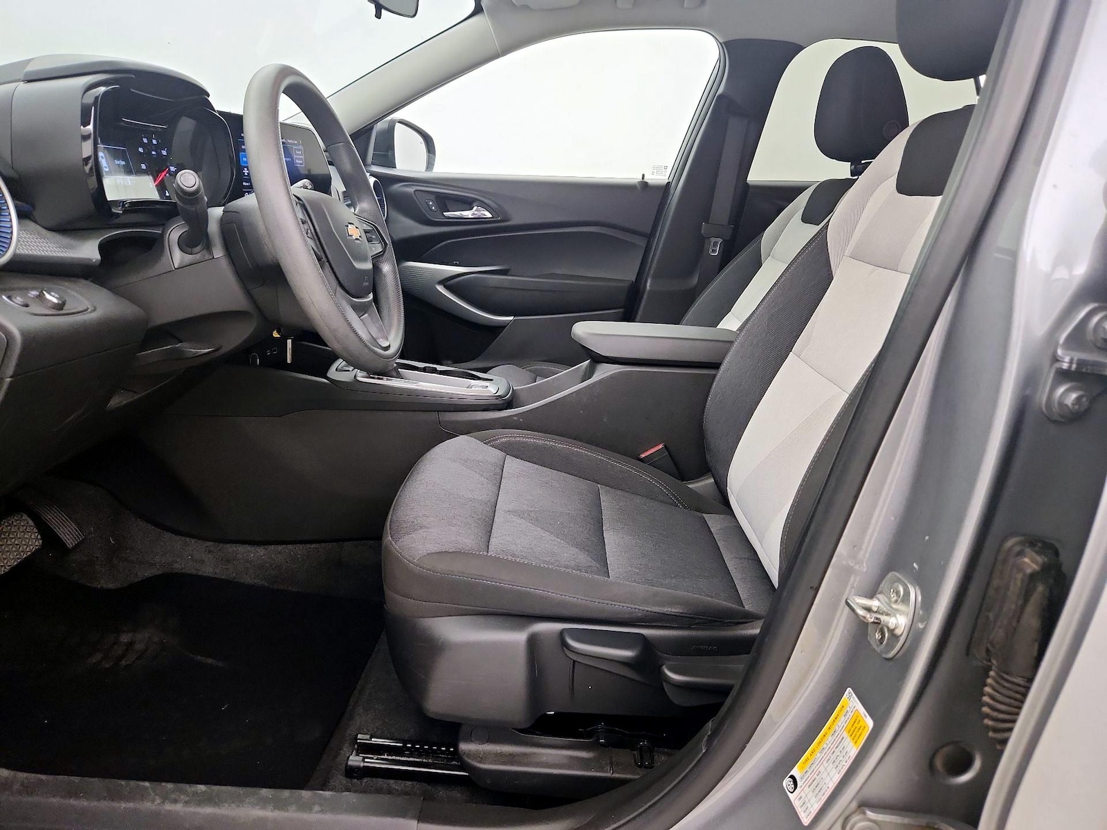 2024 Chevrolet Trax LS - Photo 12