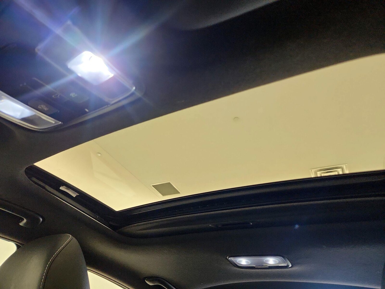 Sunroof(s) & Overhead Airbags
