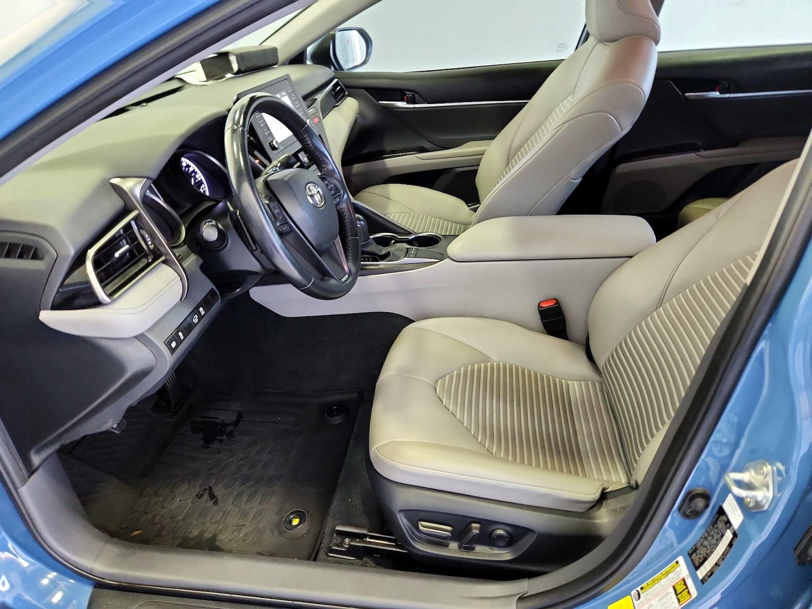 Power Seat(s) & Side Airbags