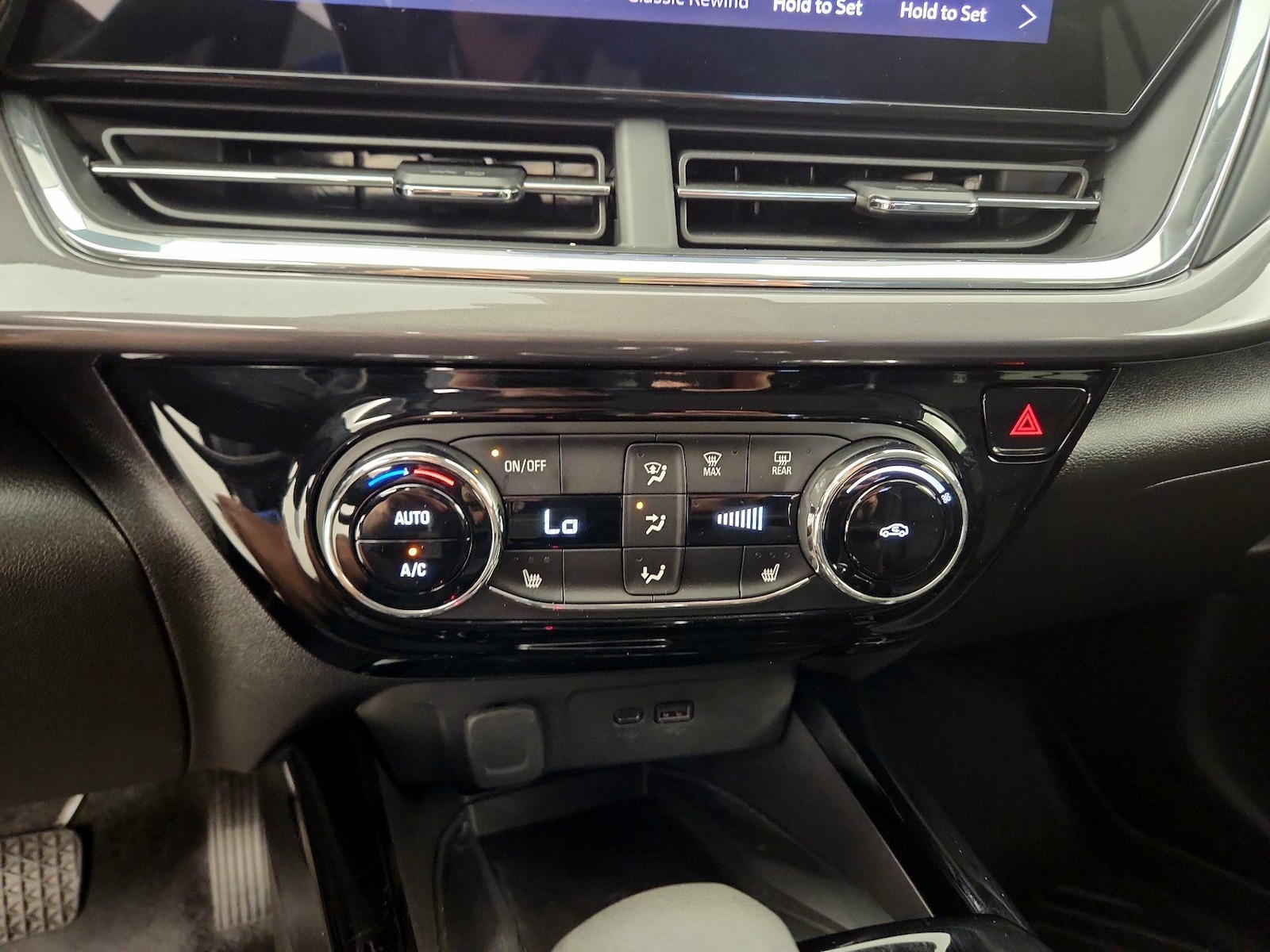 2025 Chevrolet Trax Activ - Photo 16