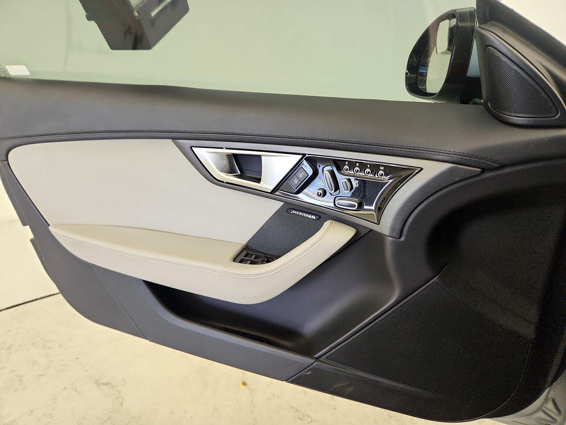 Thumbnail: 2015 Jaguar F-Type - 12