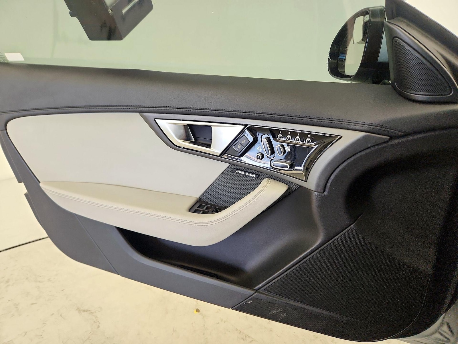 2015 Jaguar F-TYPE Base - Photo 13