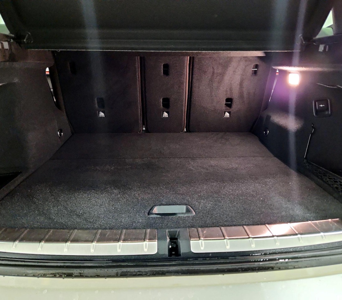 Trunk/Cargo (Seats Up)