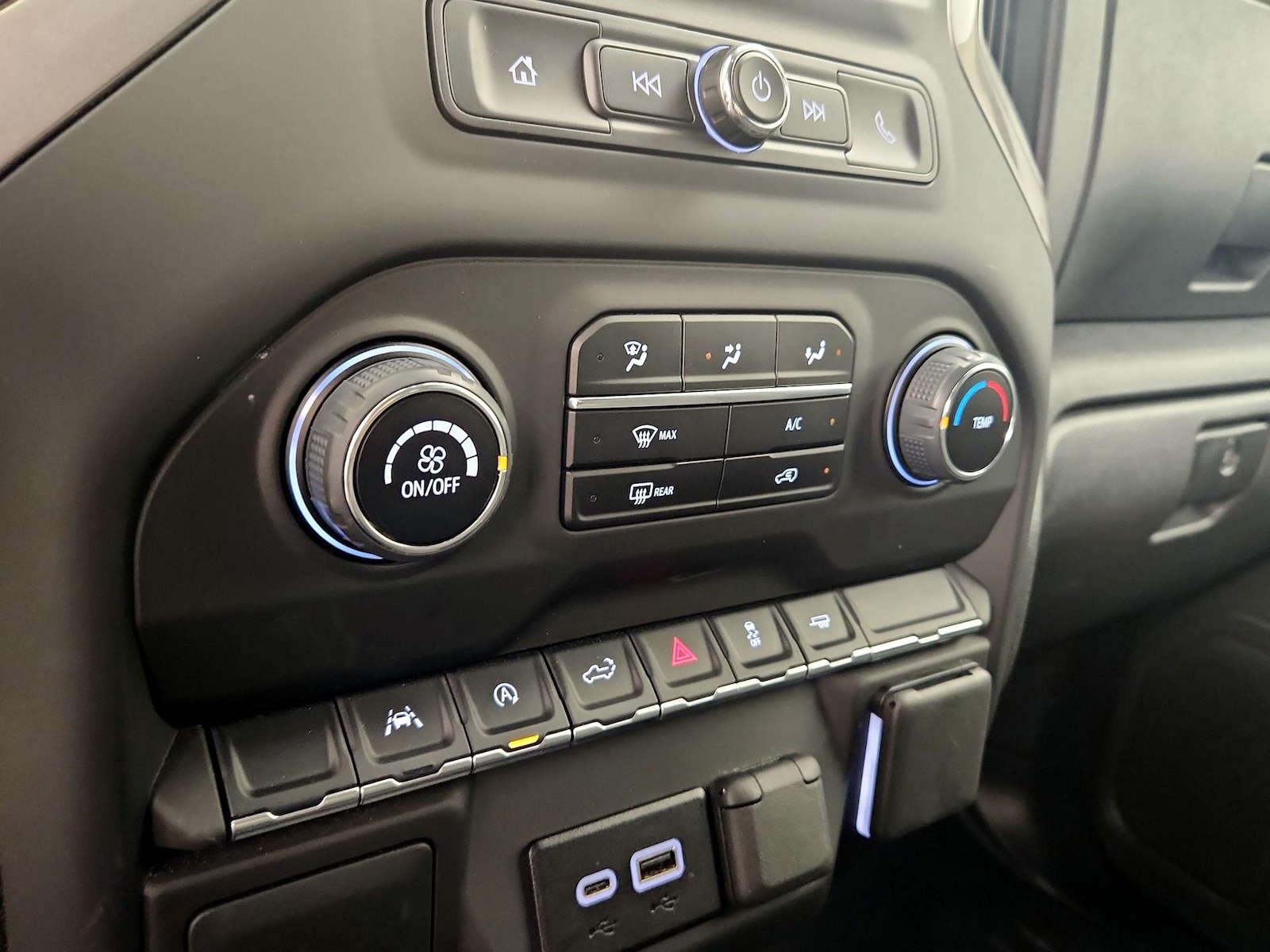 2025 Chevrolet Silverado 1500 Custom - Photo 17