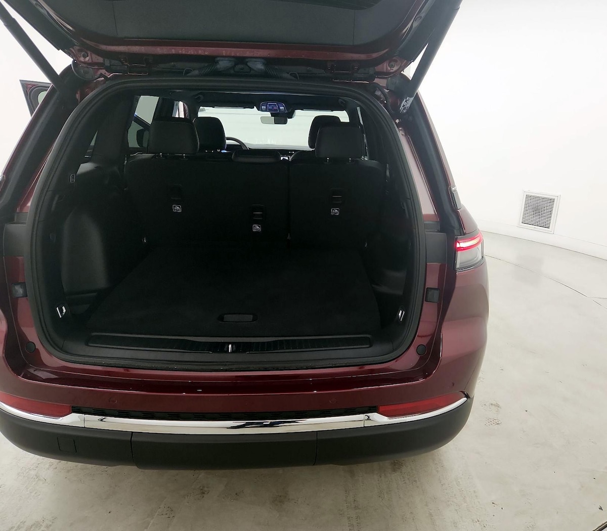 Trunk/Cargo (Seats Up)