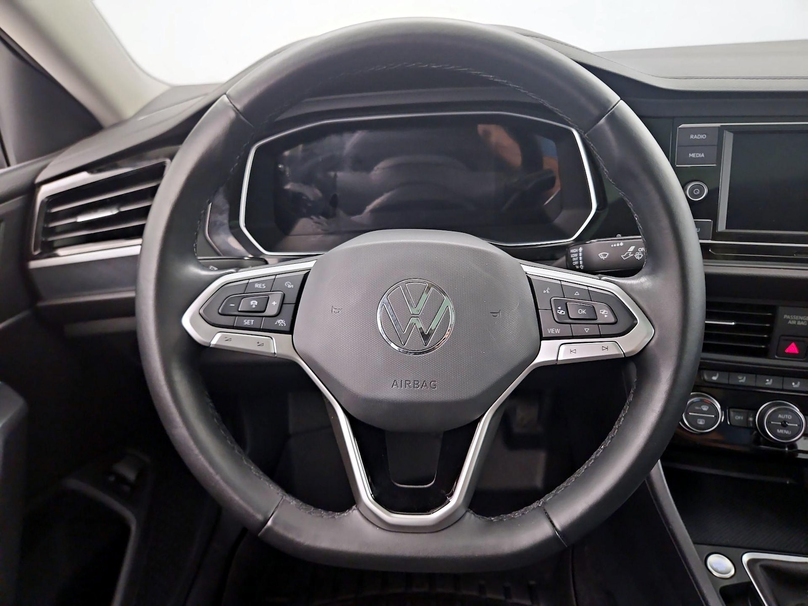 2023 Volkswagen Jetta SE - Photo 11