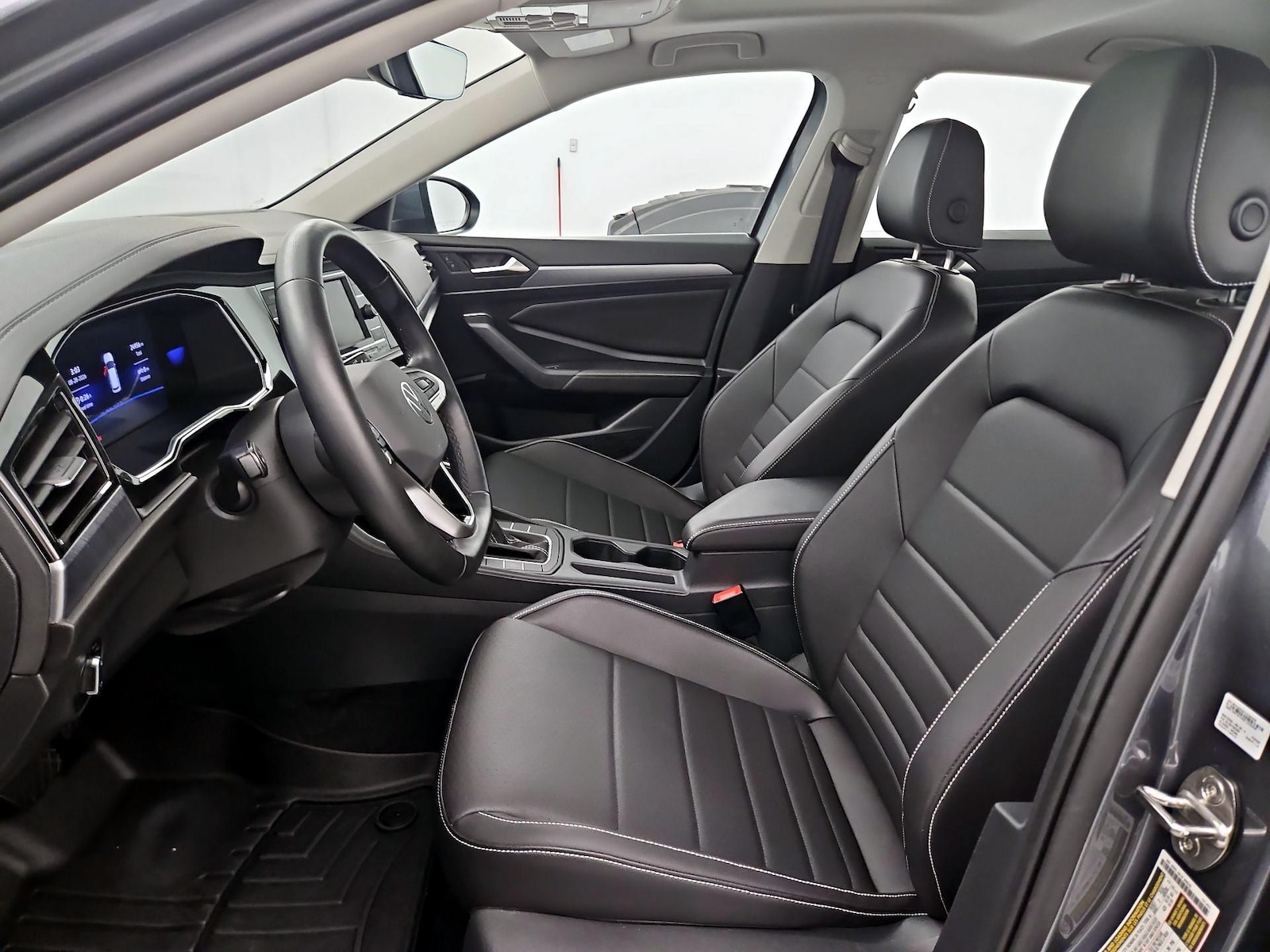 2023 Volkswagen Jetta SE - Photo 12