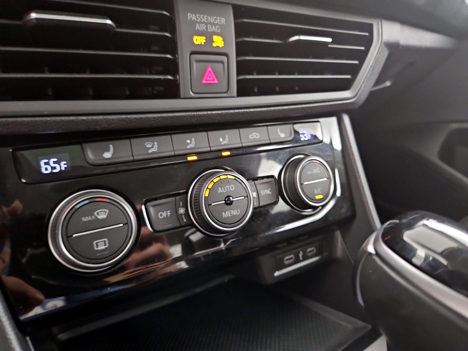 2023 Volkswagen Jetta SE - Photo 17