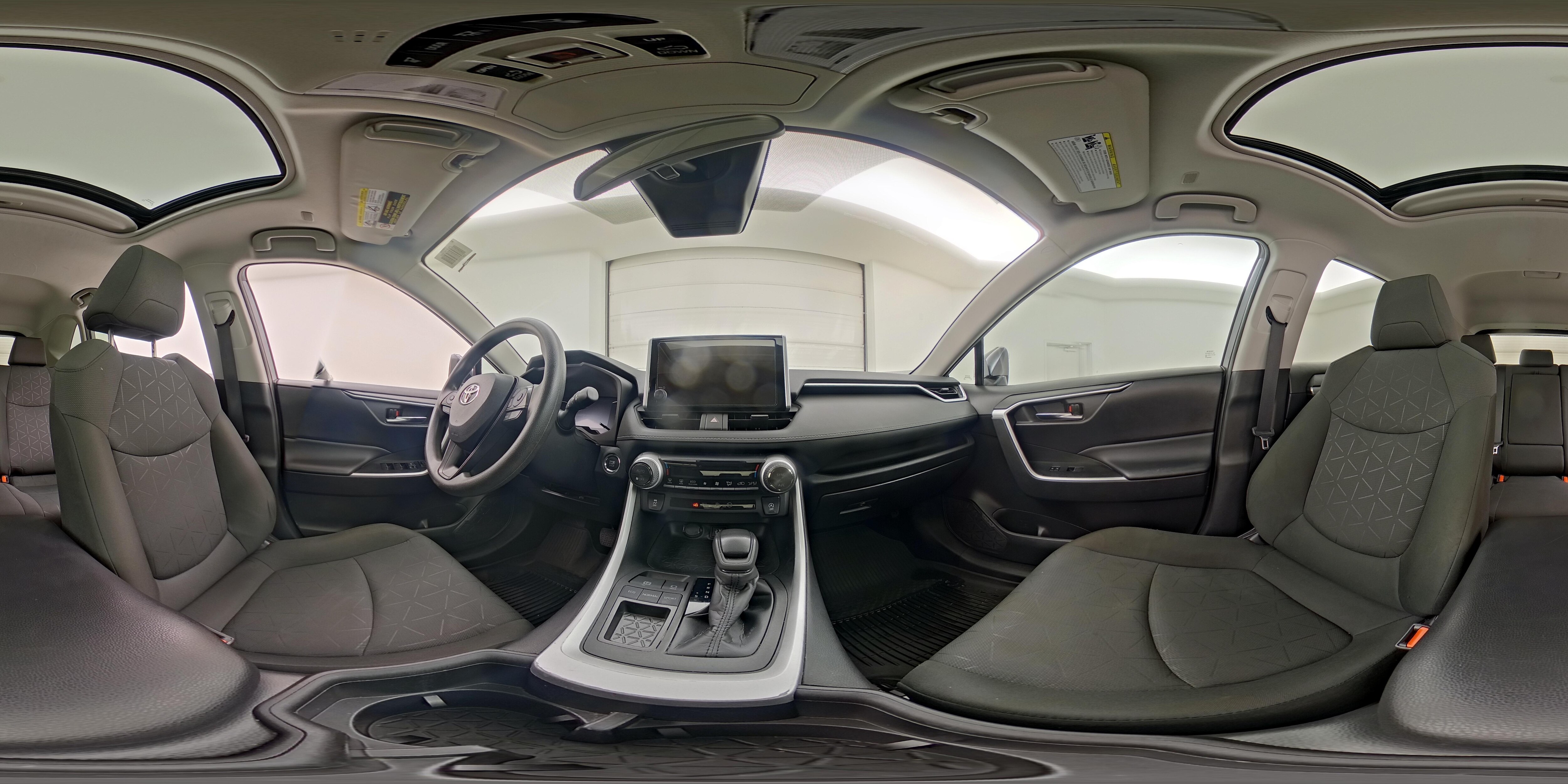 2024 Toyota RAV4 XLE - Photo 25