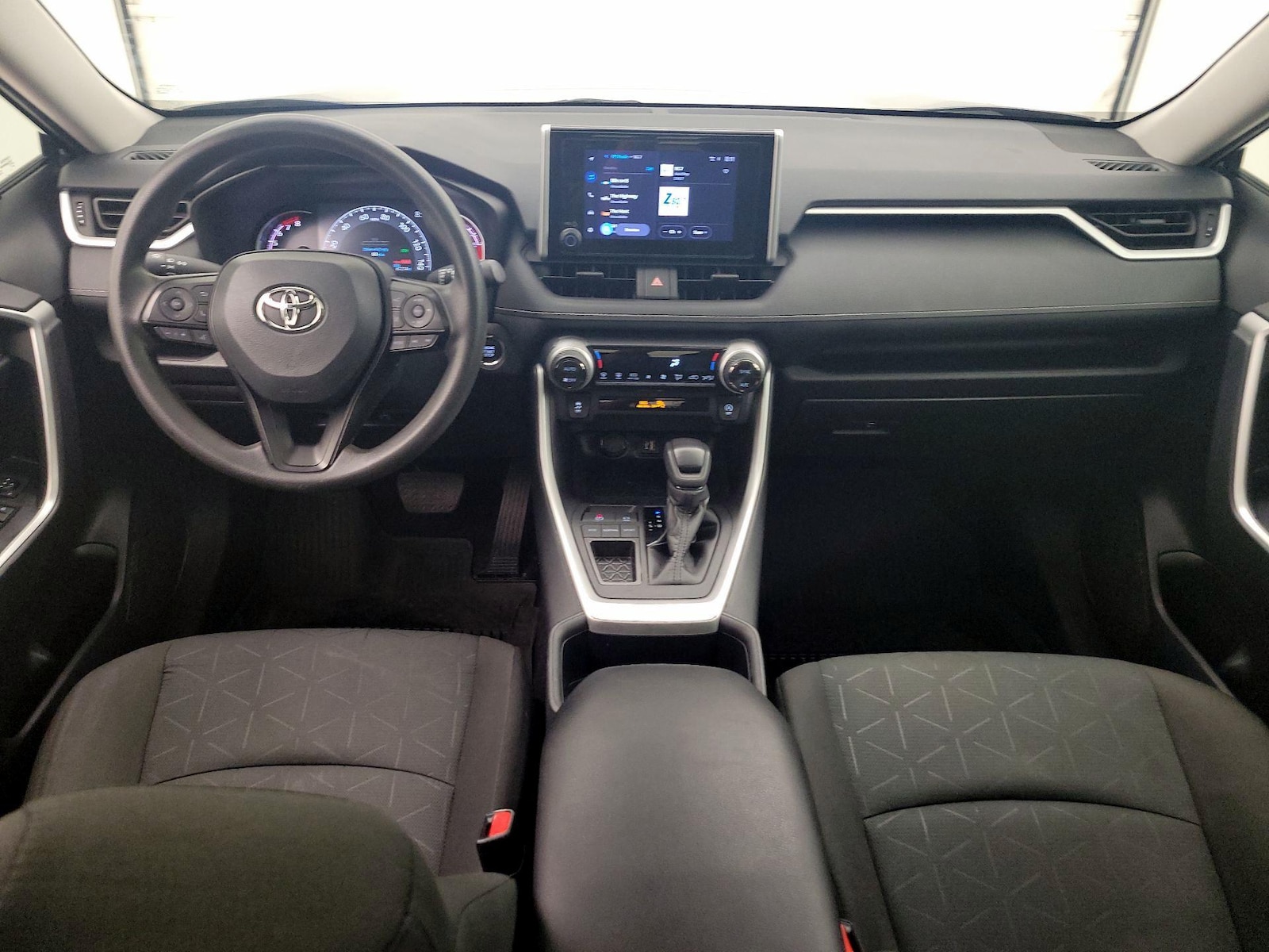 2024 Toyota RAV4 XLE - Photo 10
