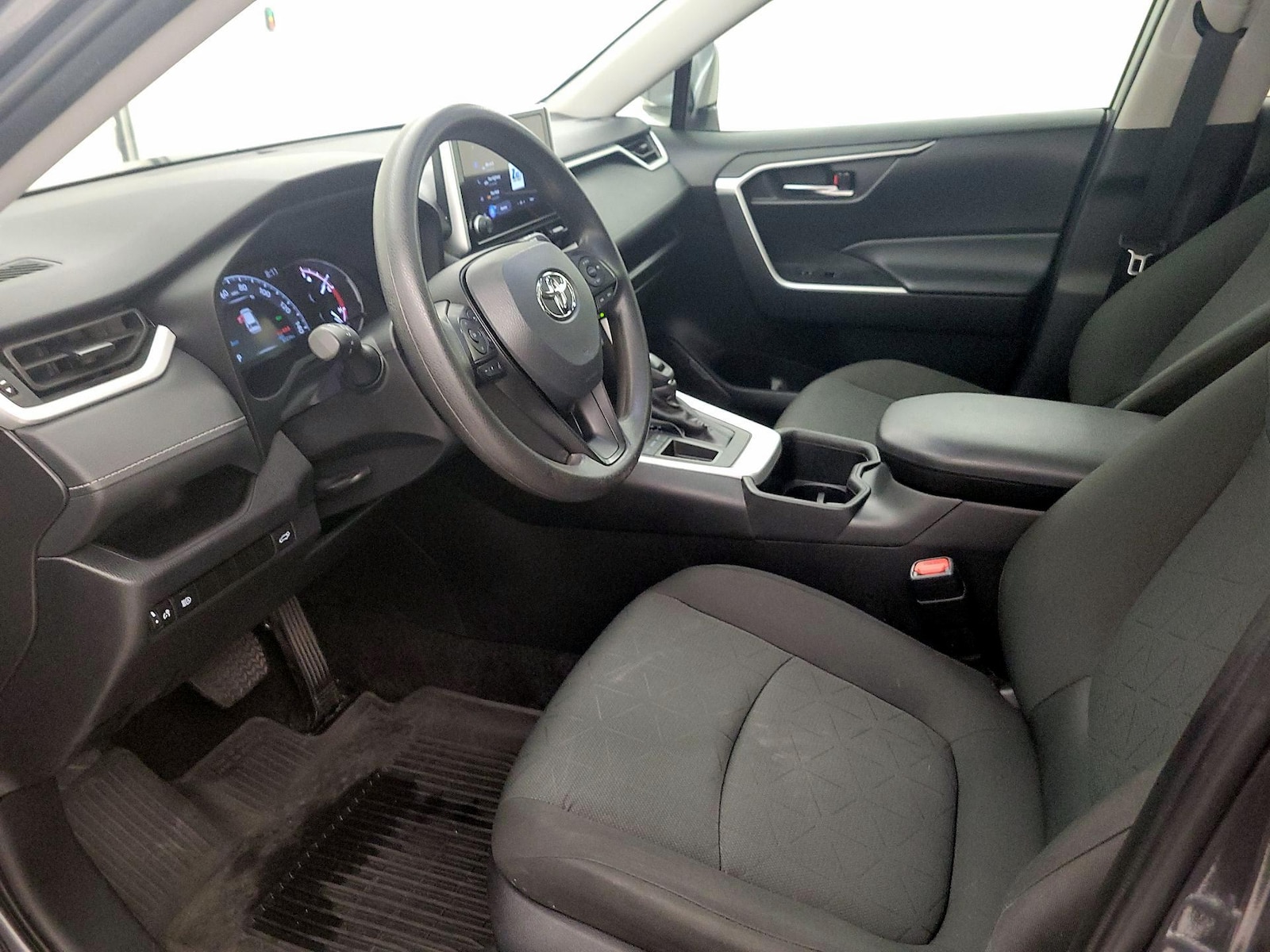 2024 Toyota RAV4 XLE - Photo 12