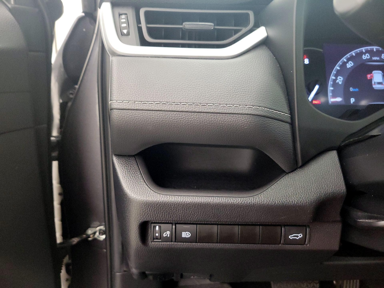 2024 Toyota RAV4 XLE - Photo 14
