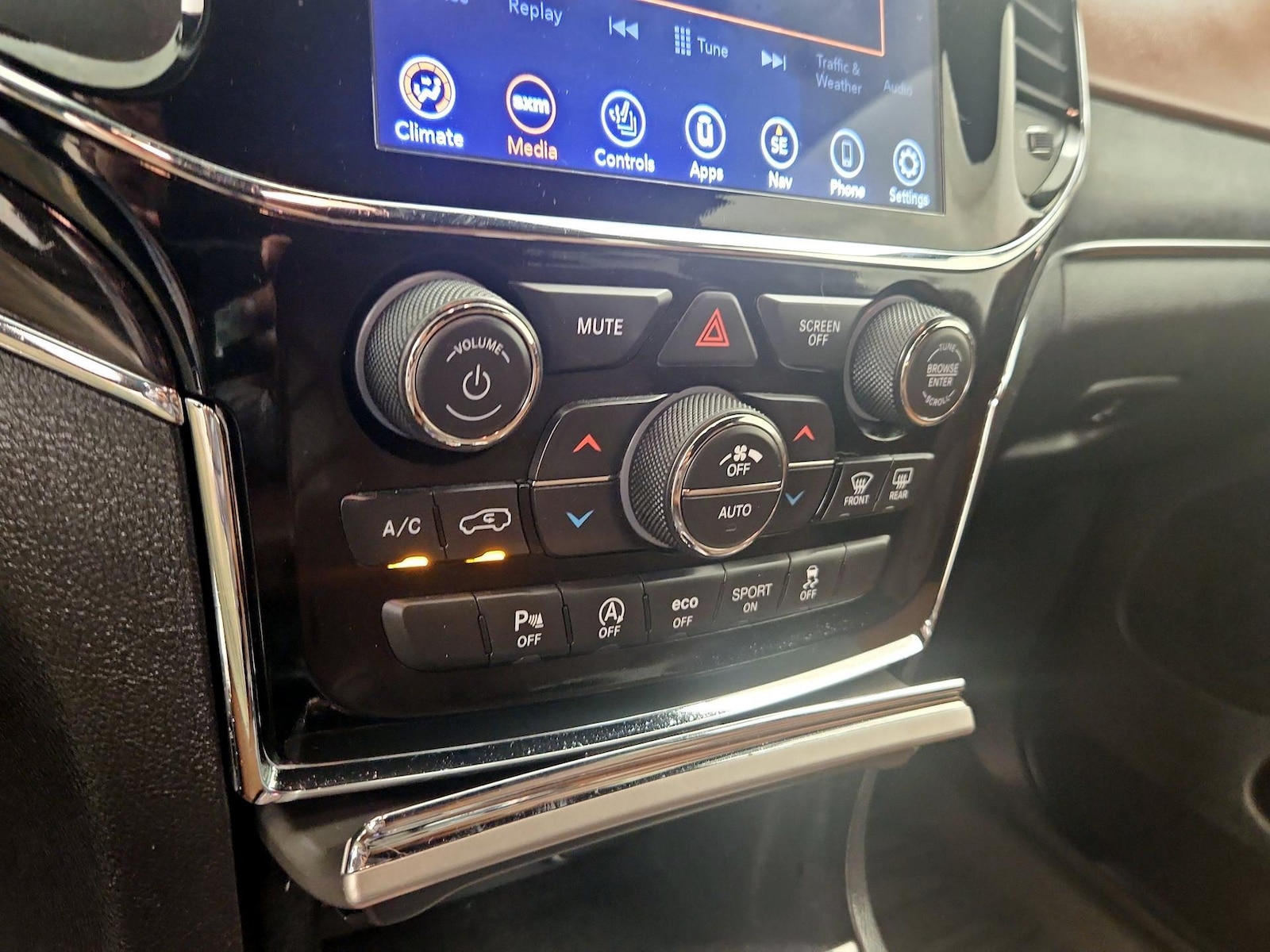2021 Jeep Grand Cherokee Overland - Photo 18