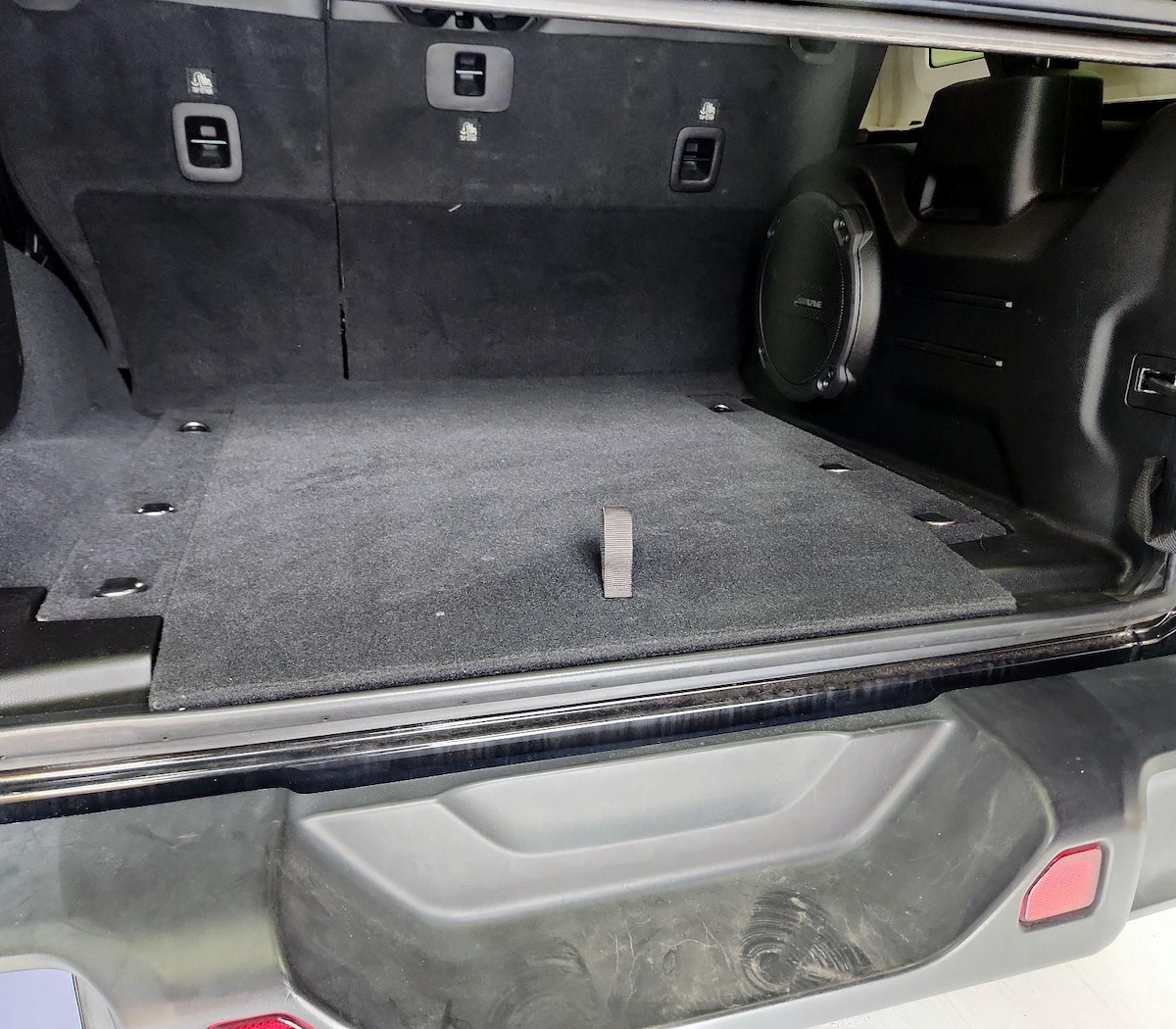 Trunk/Cargo (Seats Up)