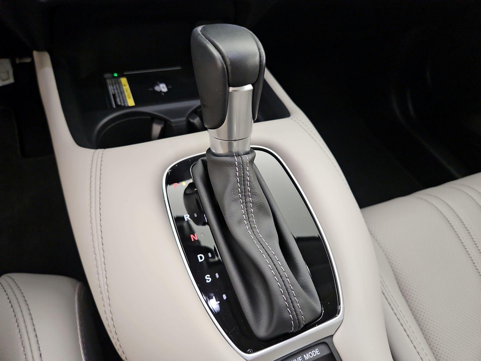 2025 Honda HR-V EX-L - Photo 18