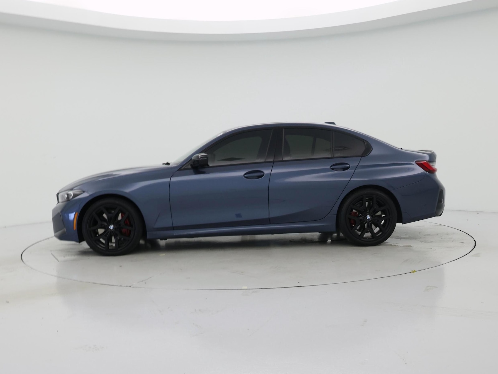 2026 BMW 3 Series 330i - Photo 4