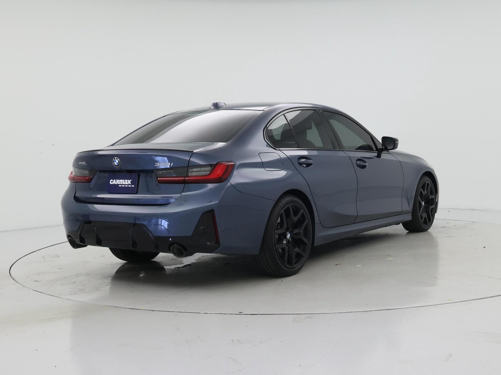 2026 BMW 3 Series 330i - Photo 9