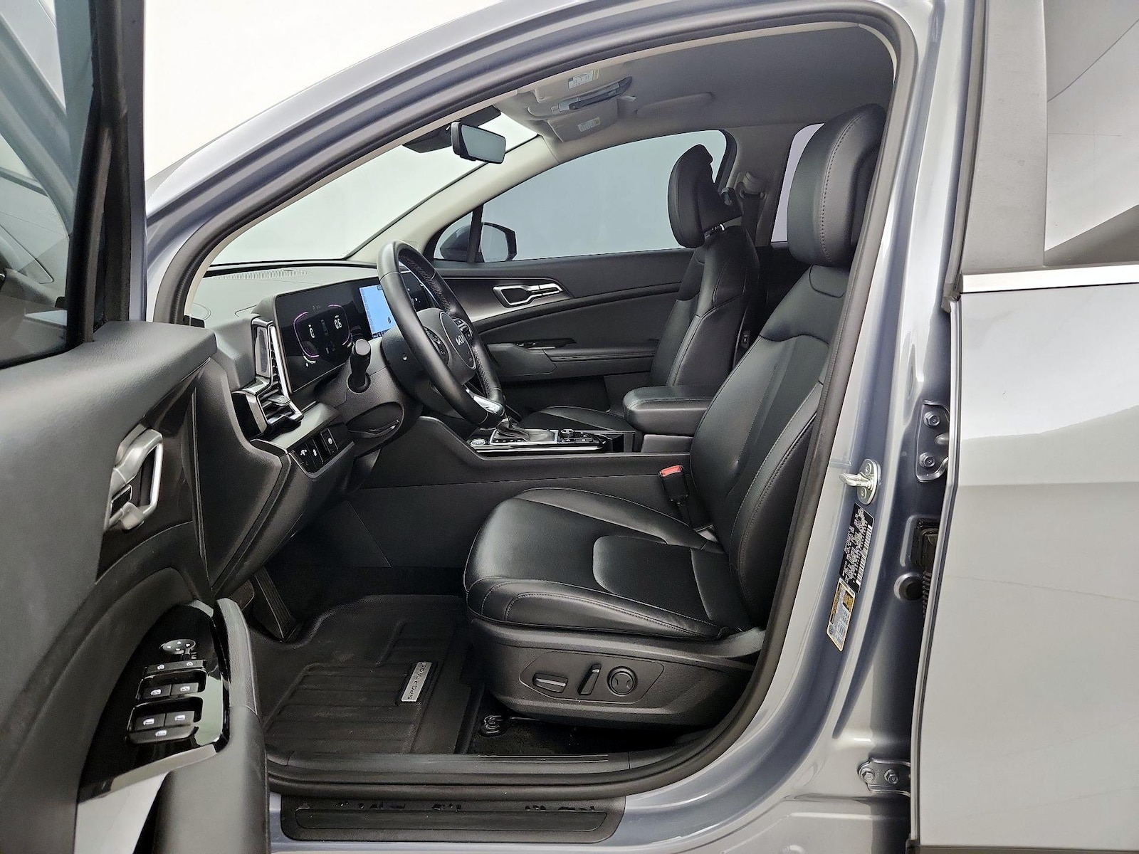 2025 Kia Sportage EX - Photo 12