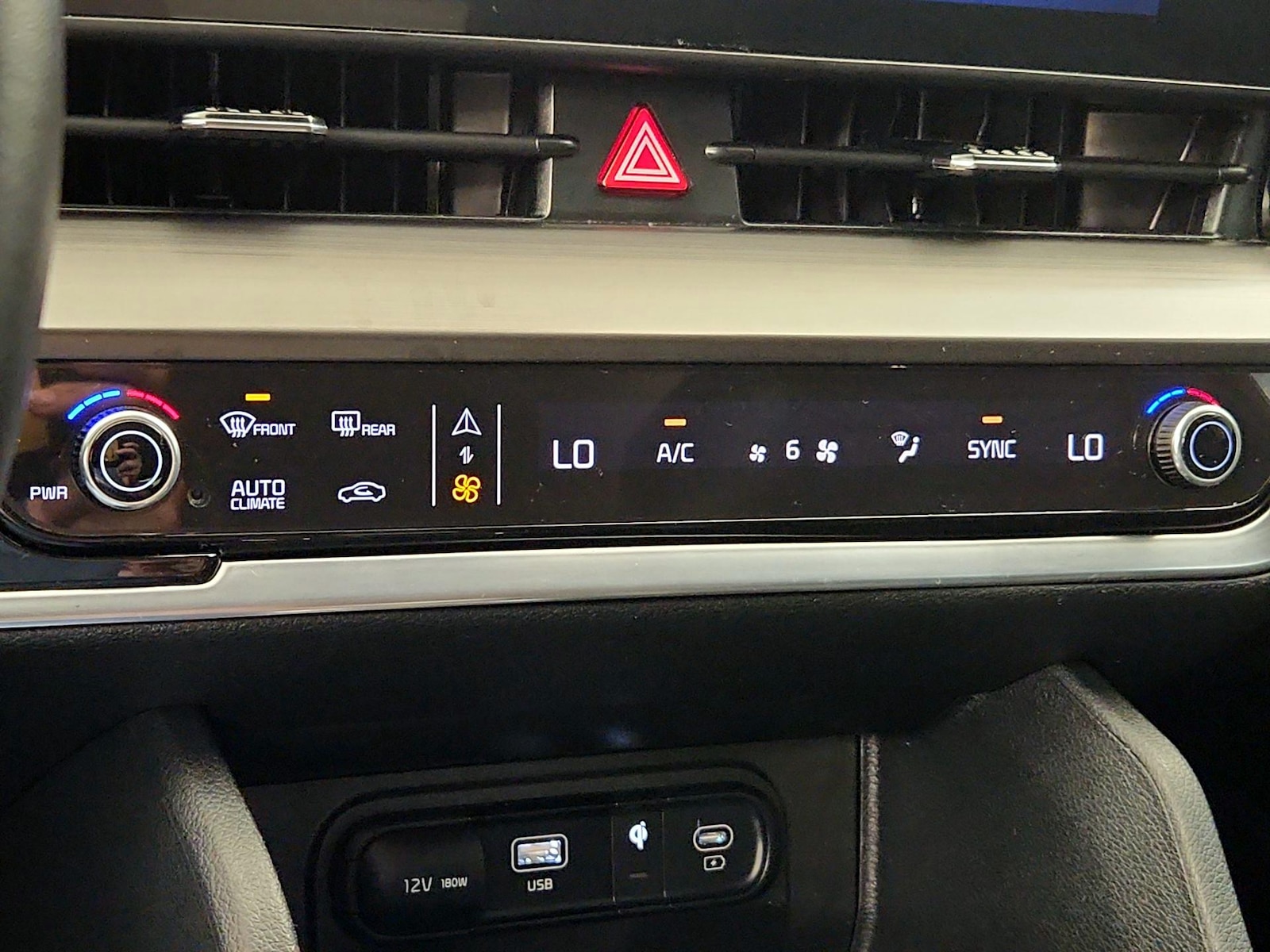 2025 Kia Sportage EX - Photo 18