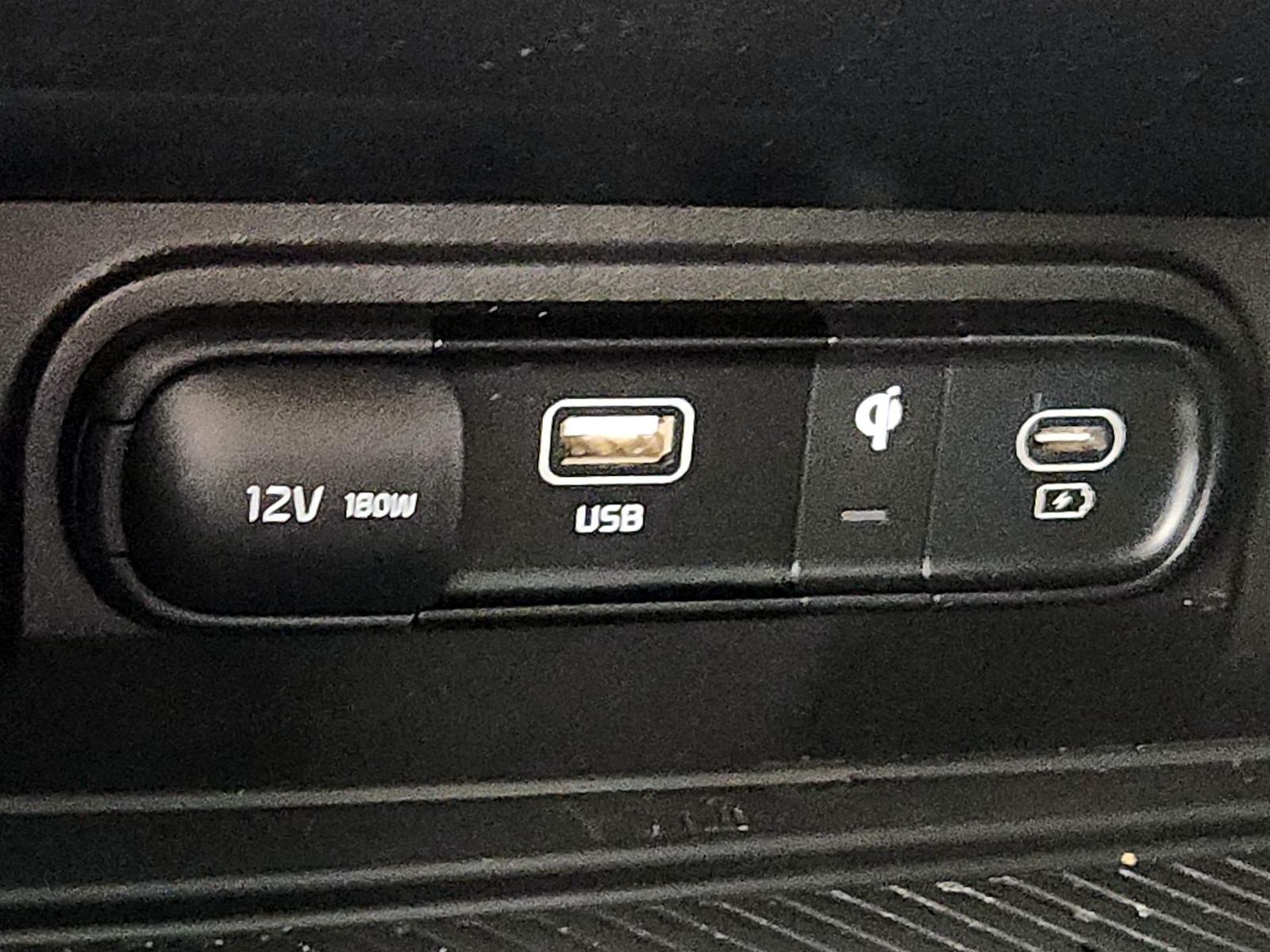 2025 Kia Sportage EX - Photo 20