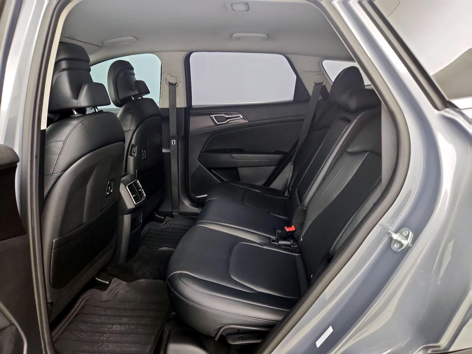 2025 Kia Sportage EX - Photo 21