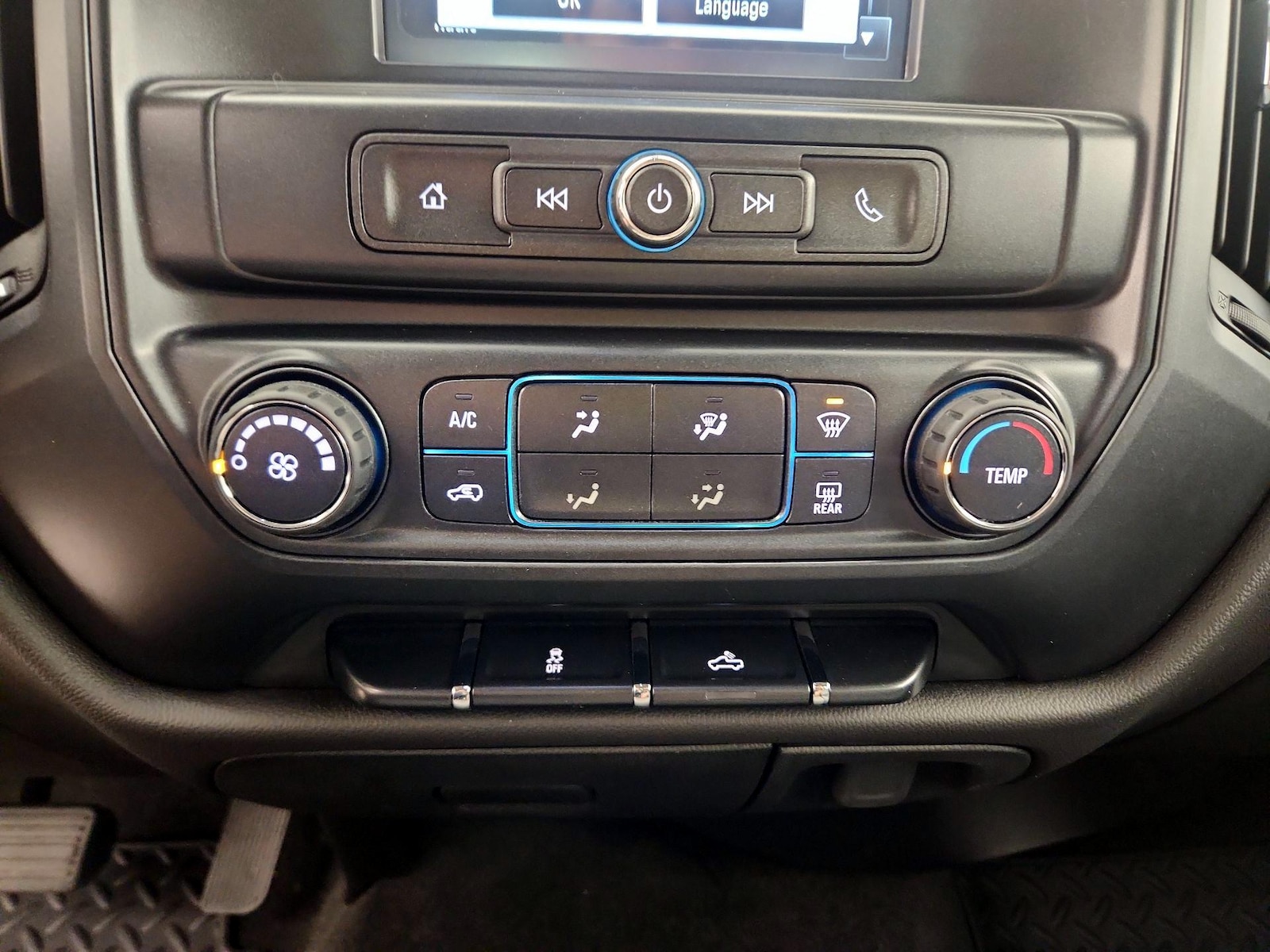 2018 Chevrolet Silverado 1500 Custom - Photo 16