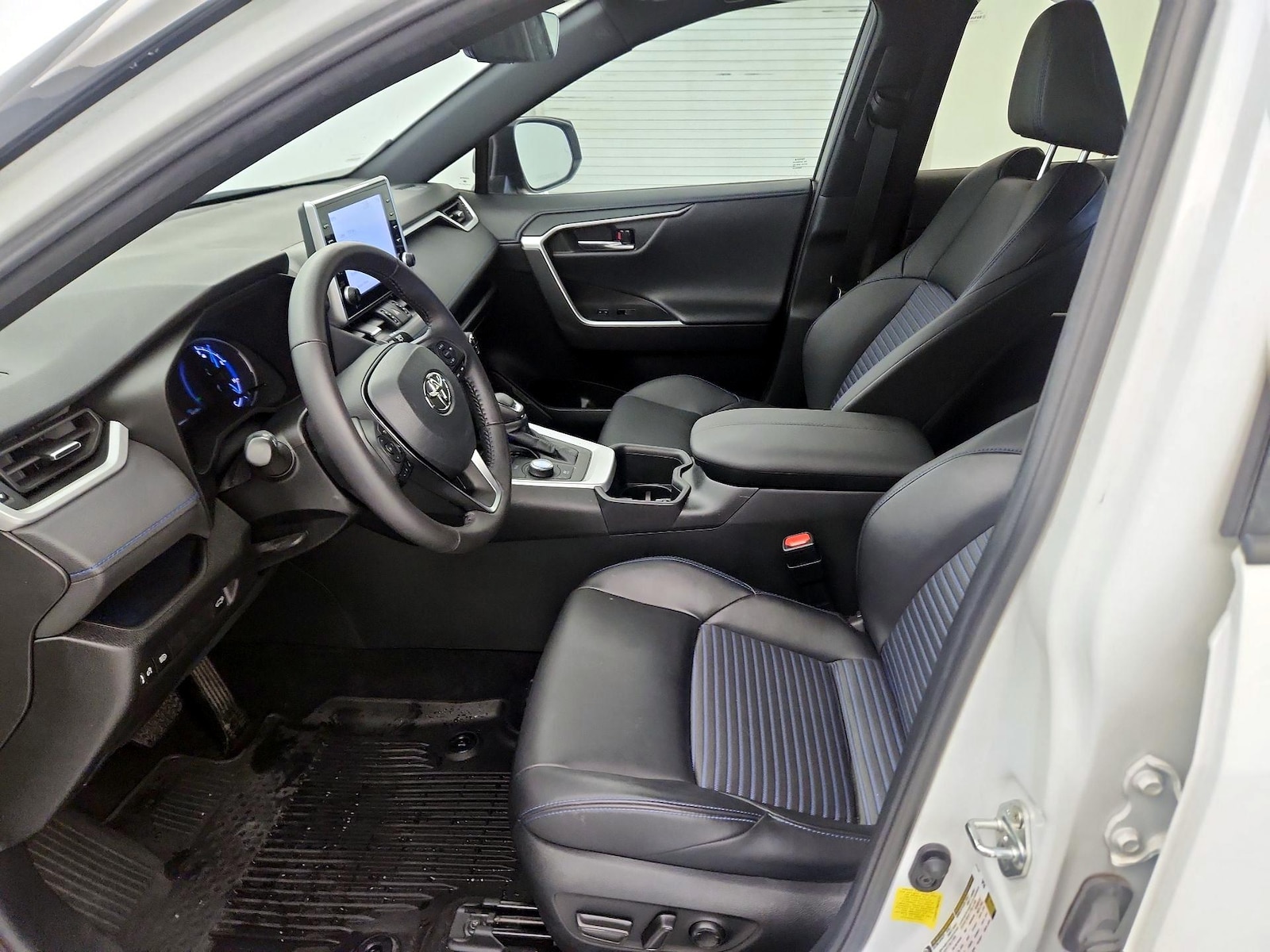 2022 Toyota RAV4 XSE - Photo 12