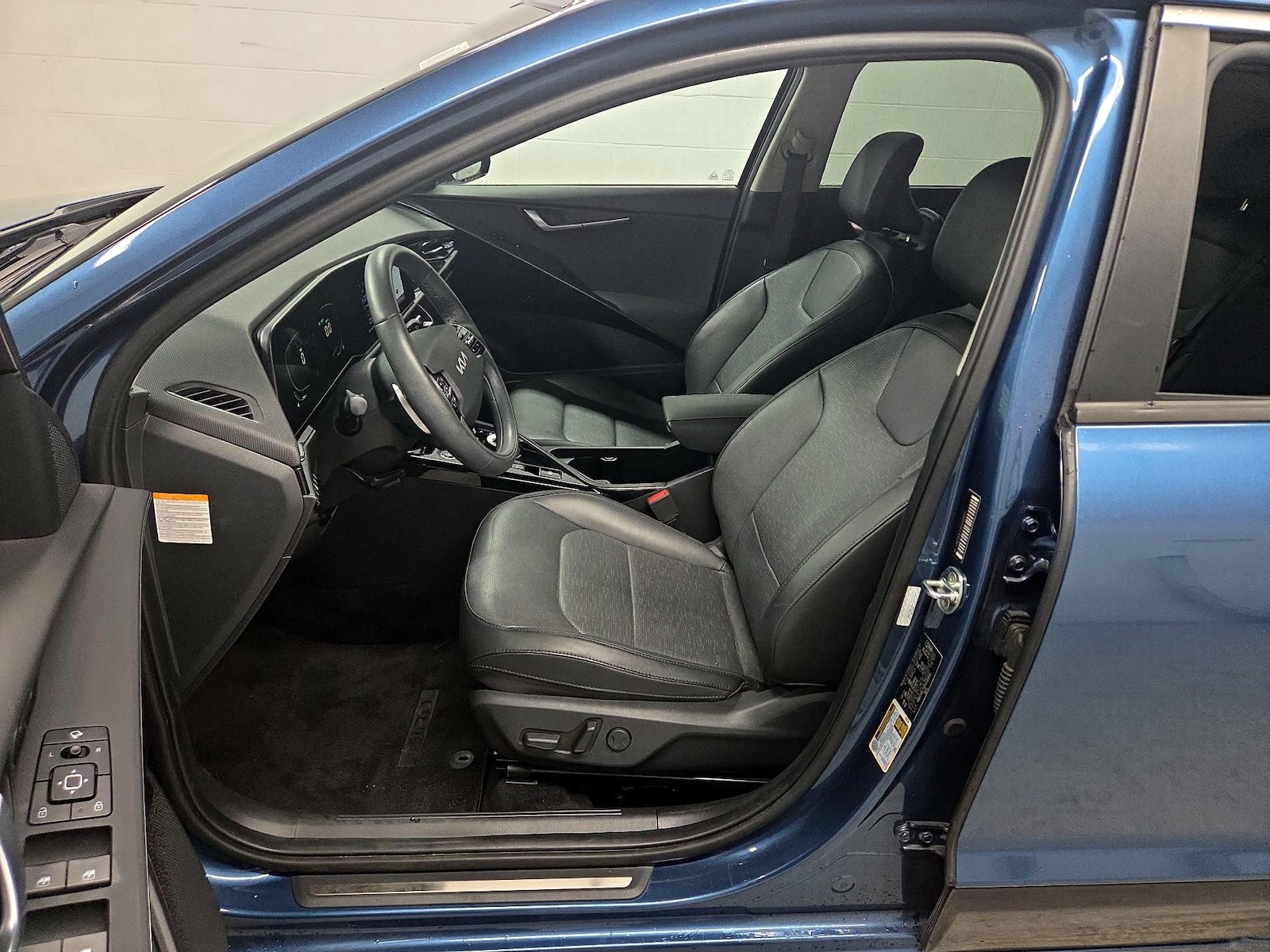2023 Kia Niro SX Touring - Photo 12