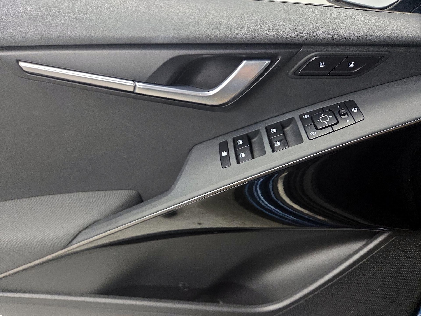 2023 Kia Niro SX Touring - Photo 13