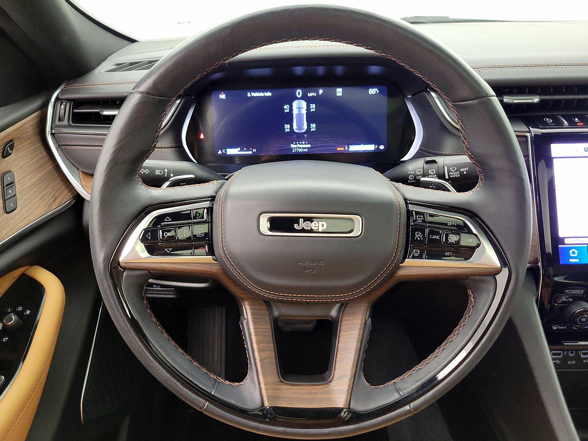 Thumbnail: 2023 Jeep Grand Cherokee - 10