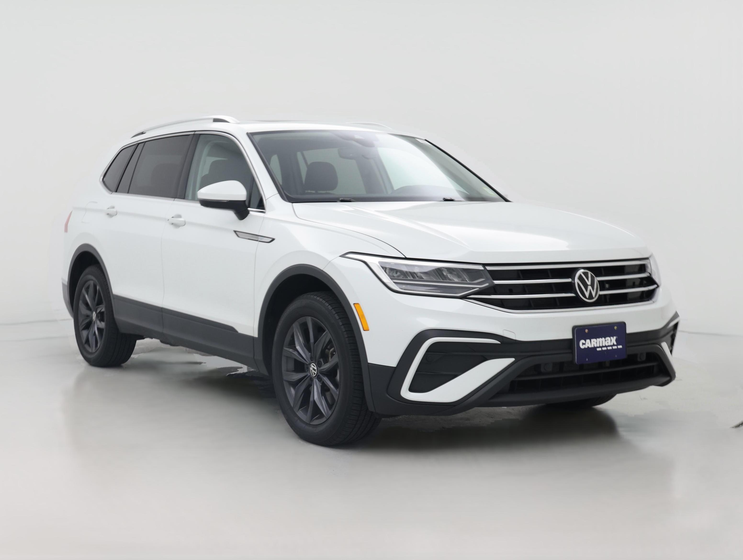 Thumbnail: 2023 Volkswagen Tiguan - 1