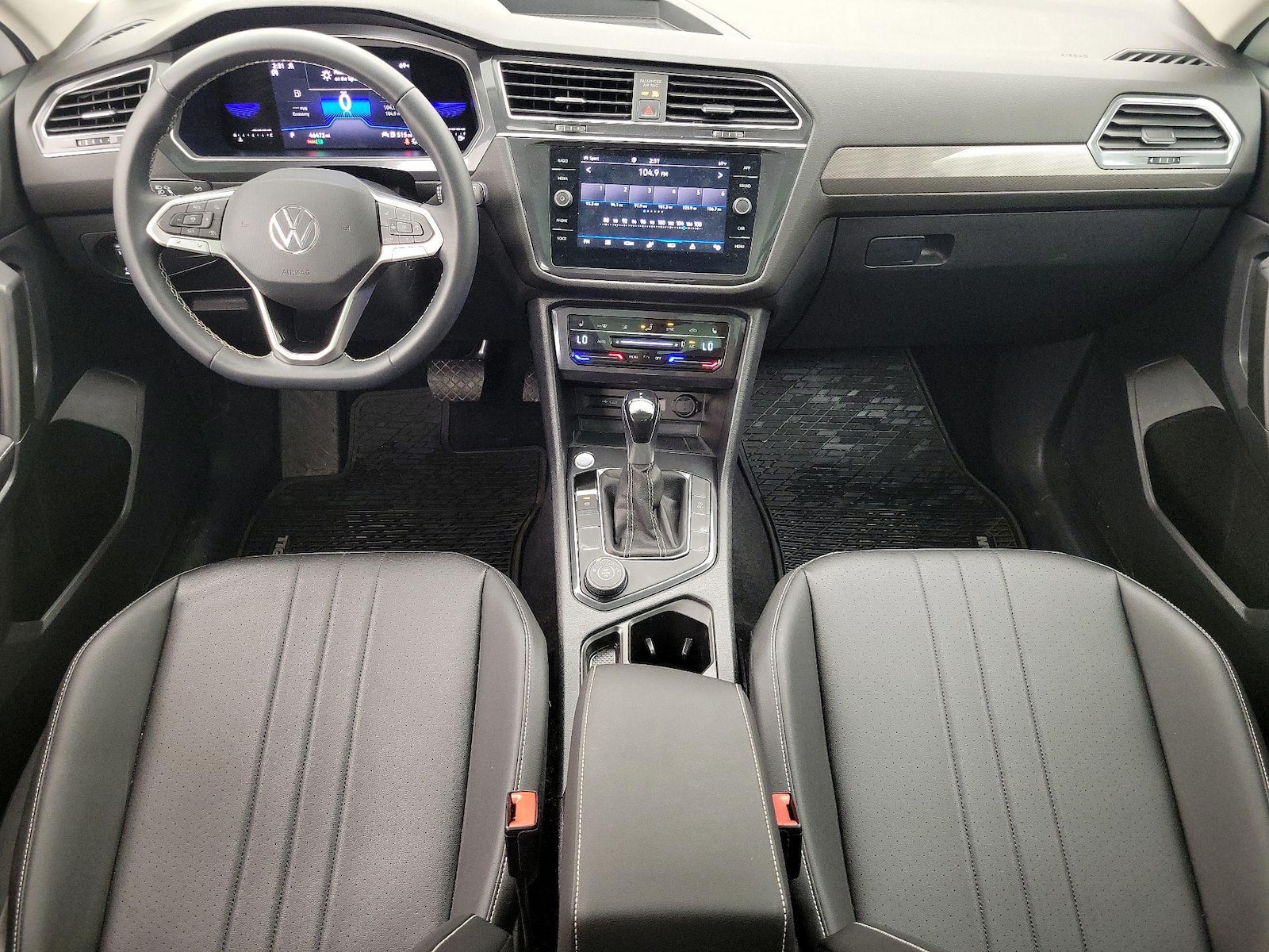 2023 Volkswagen Tiguan SE - Photo 10