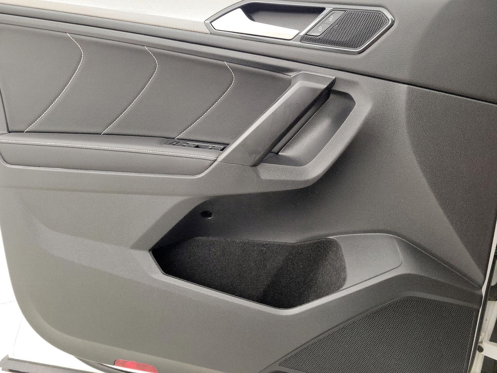 2023 Volkswagen Tiguan SE - Photo 13