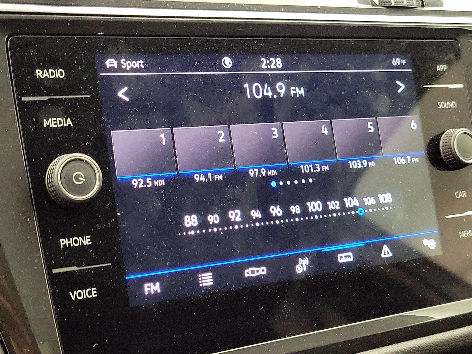 2023 Volkswagen Tiguan SE - Photo 16
