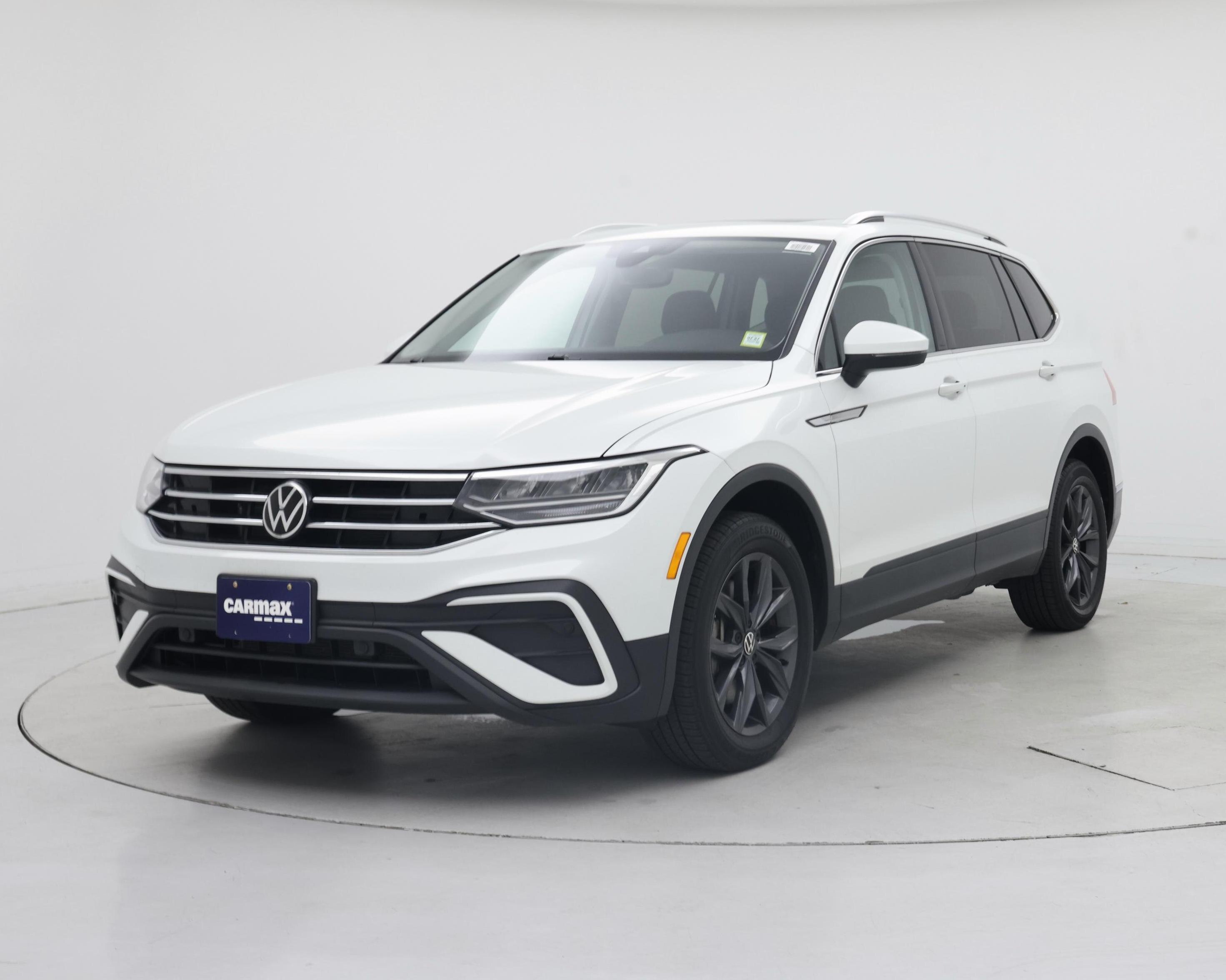 Thumbnail: 2023 Volkswagen Tiguan - 4