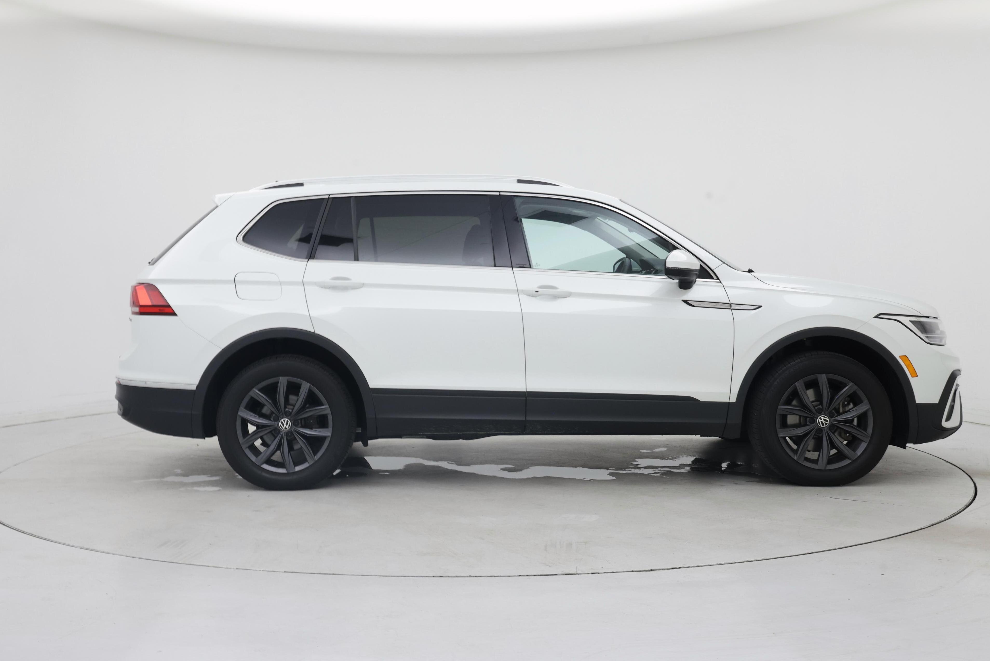 Thumbnail: 2023 Volkswagen Tiguan - 7