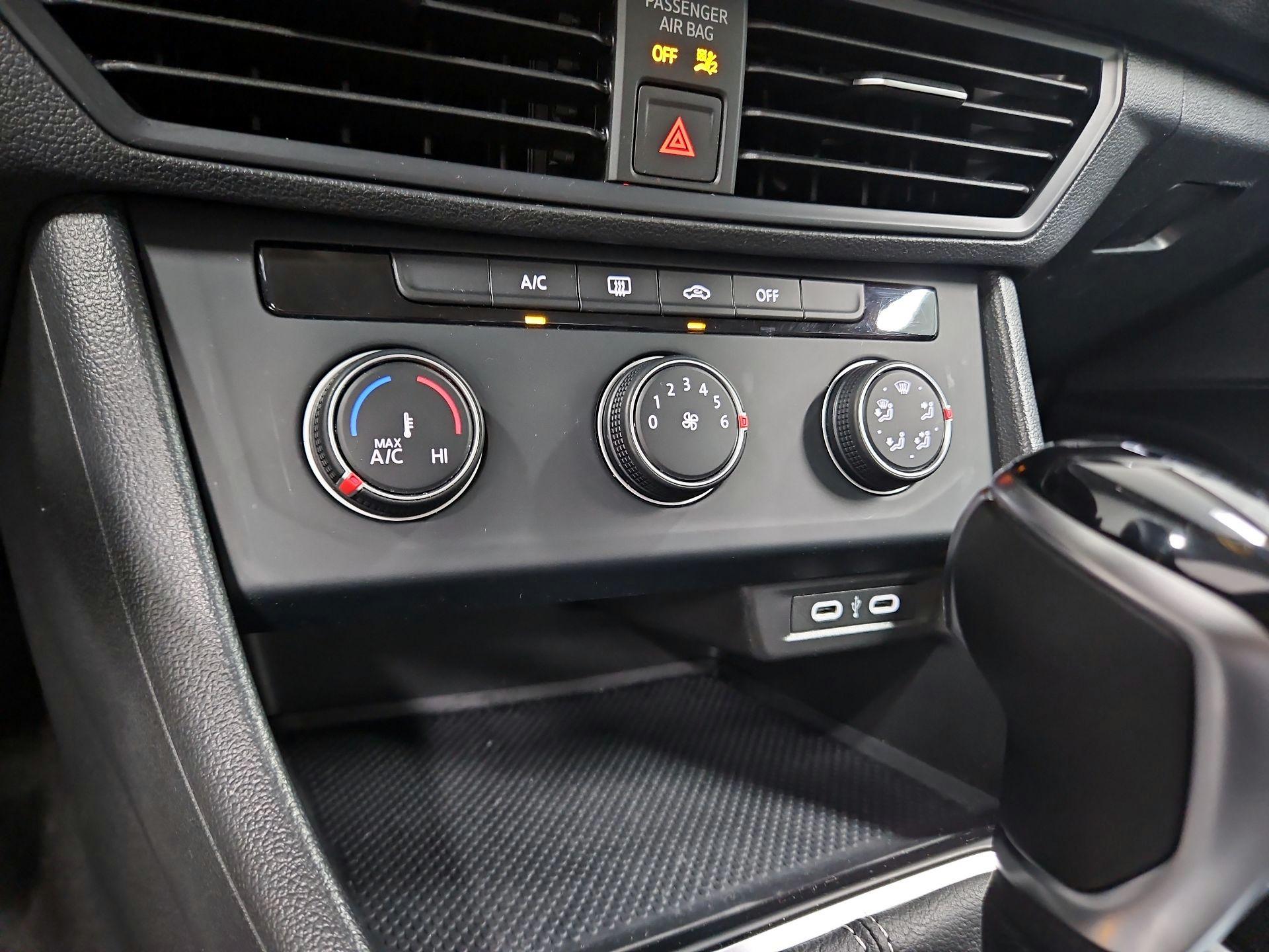 Thumbnail: 2024 Volkswagen Jetta - 16