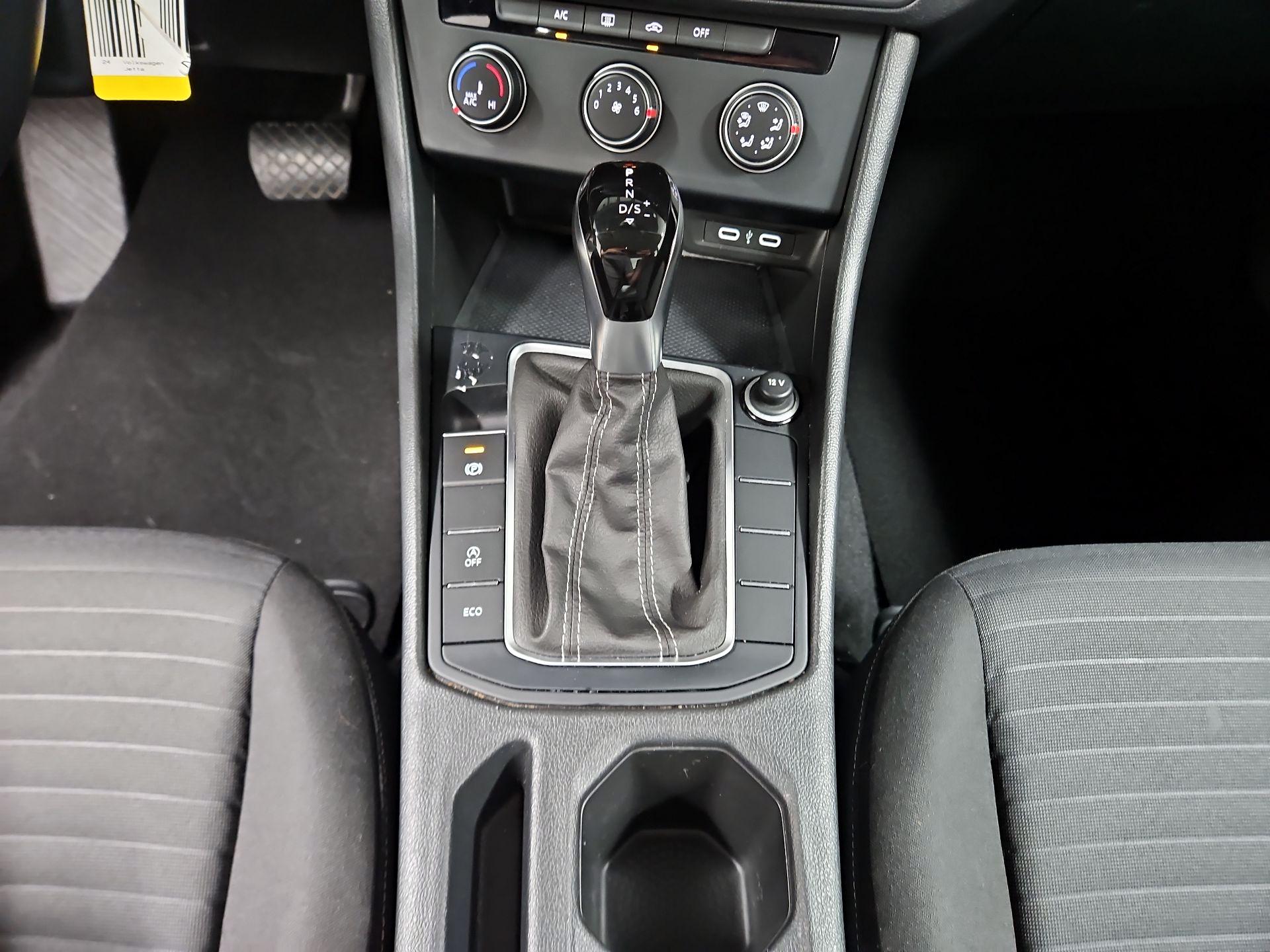 Thumbnail: 2024 Volkswagen Jetta - 17