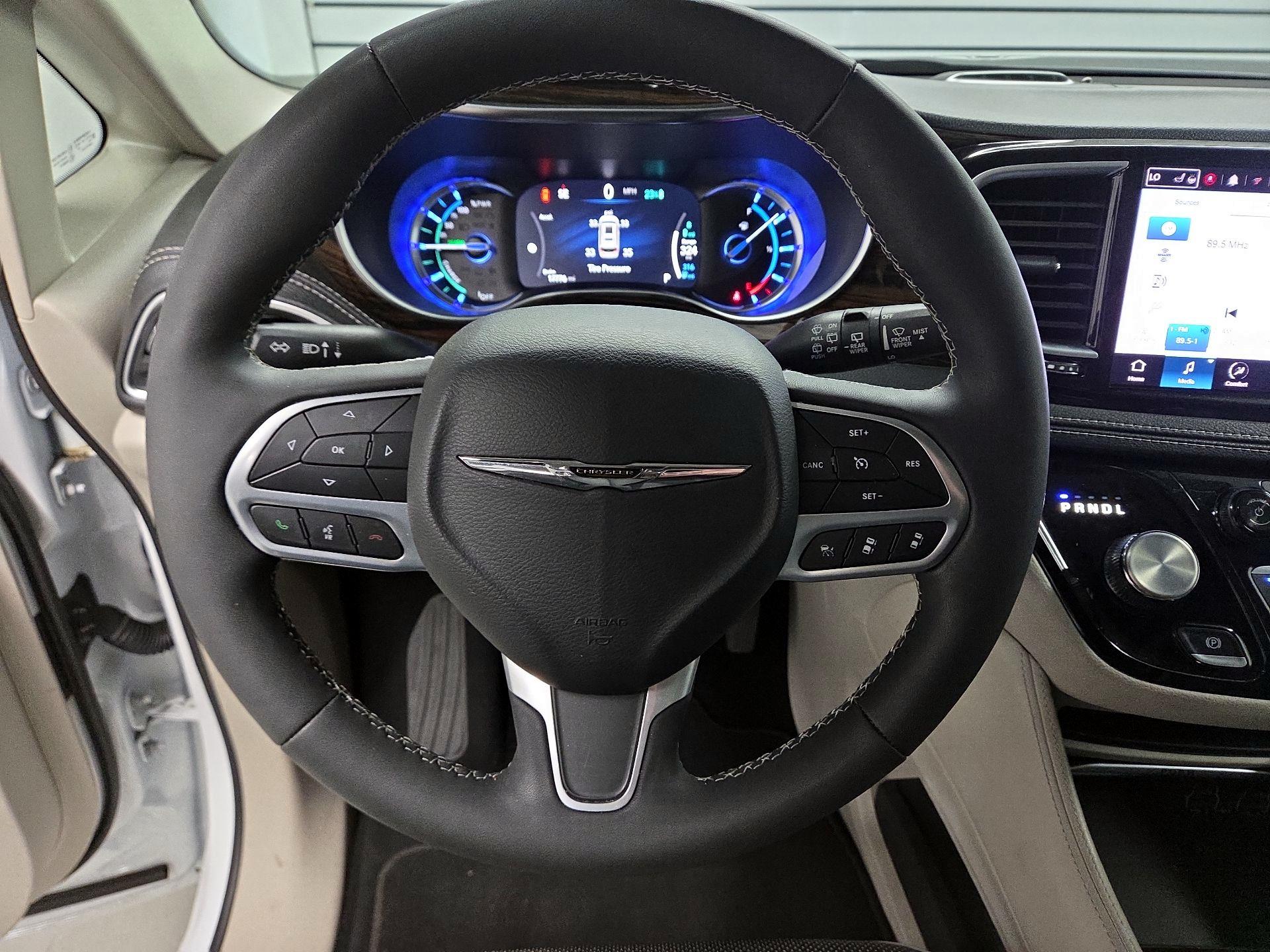Thumbnail: 2023 Chrysler Pacifica - 10