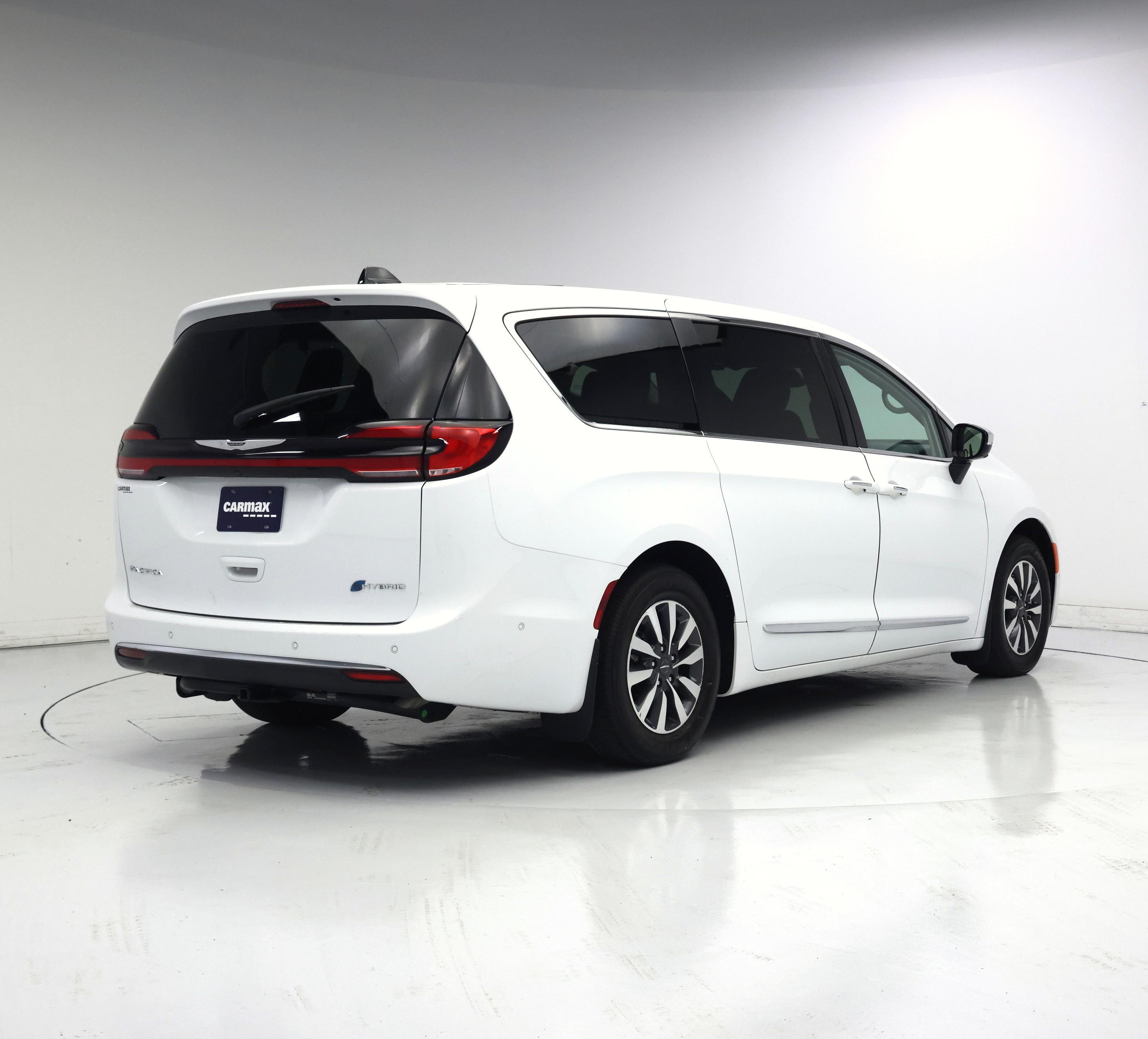 Thumbnail: 2023 Chrysler Pacifica - 8