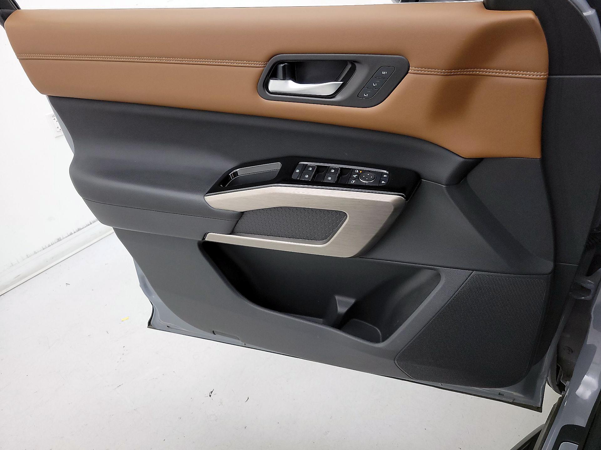 Thumbnail: 2023 Nissan Pathfinder - 12